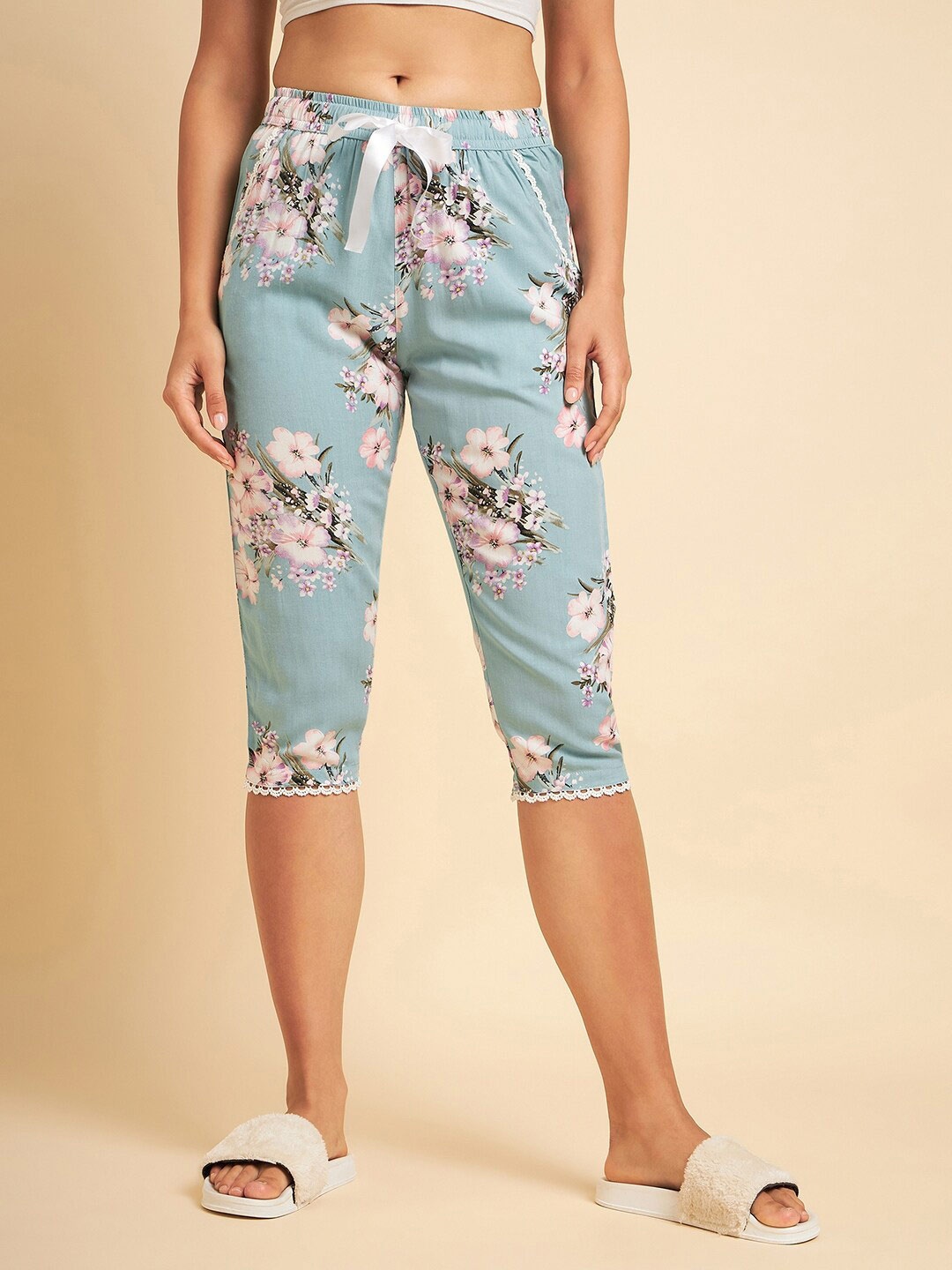 

Sweet Dreams Women Floral Printed Relaxed Fit Mid-Rise Capris, Sea green