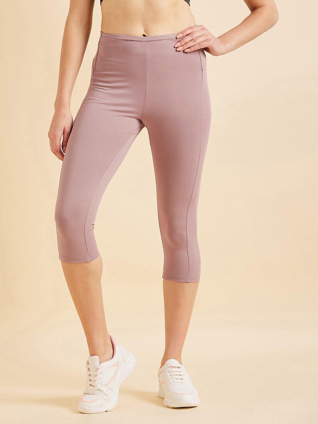 

Sweet Dreams Women Regular Fit Mid-Rise Sports Capris, Peach