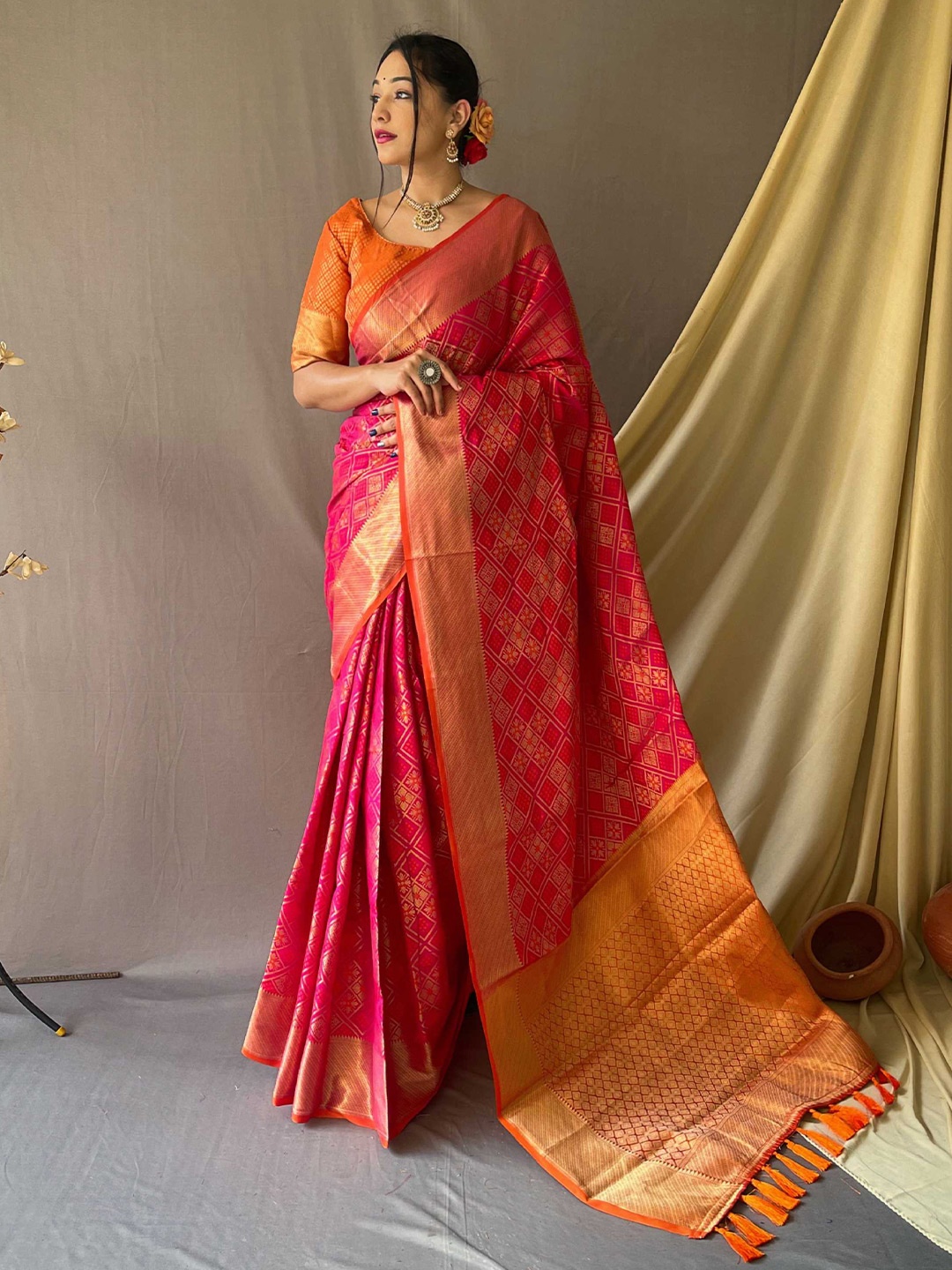 

Mitera Pink & Gold-Toned Ethnic Motifs Woven Design Zari Silk Blend Patola Saree