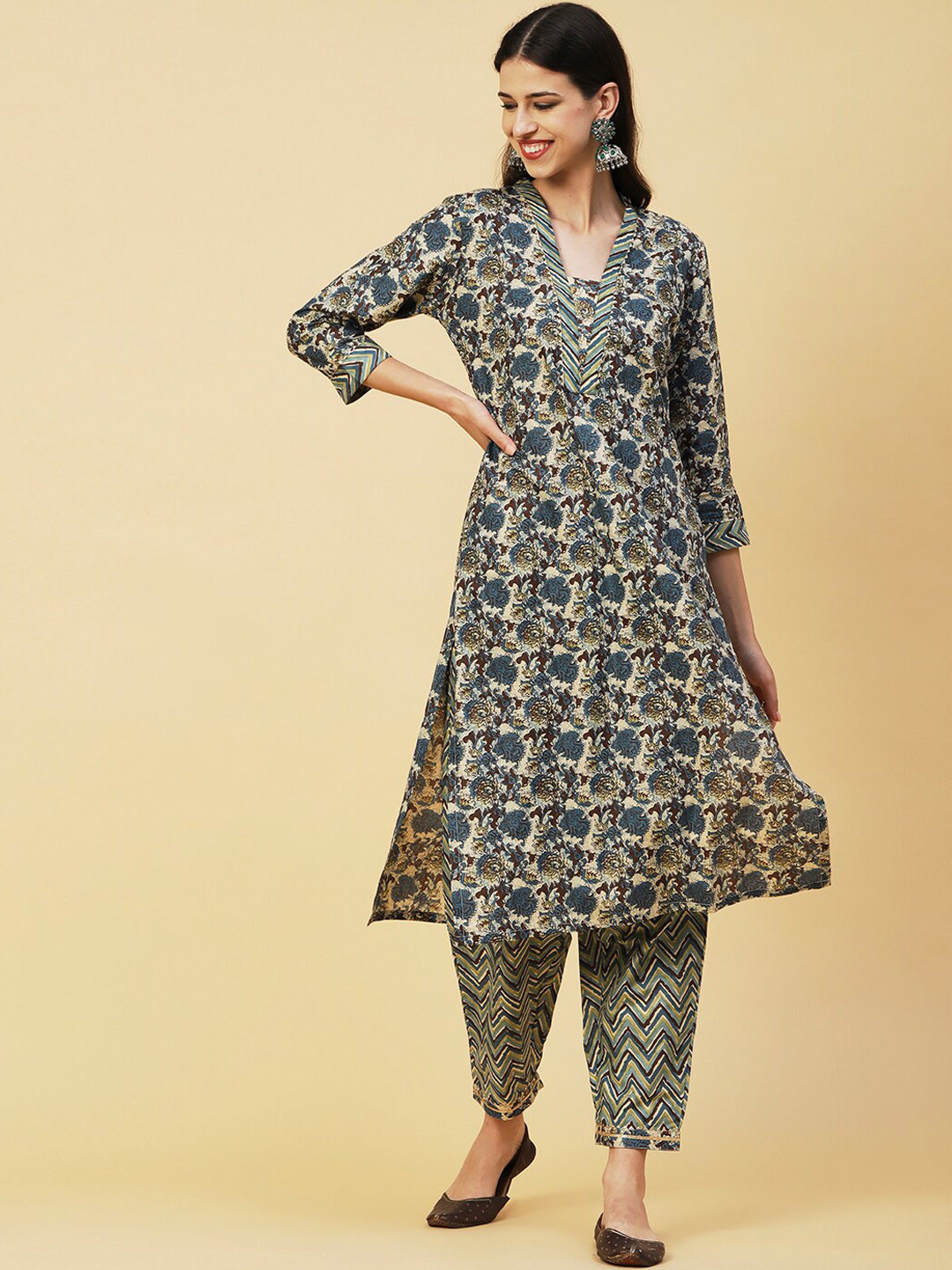 

FASHOR Beige & Blue Floral Printed V Neck Gotta Patti Pure Cotton Kurta With Trousers