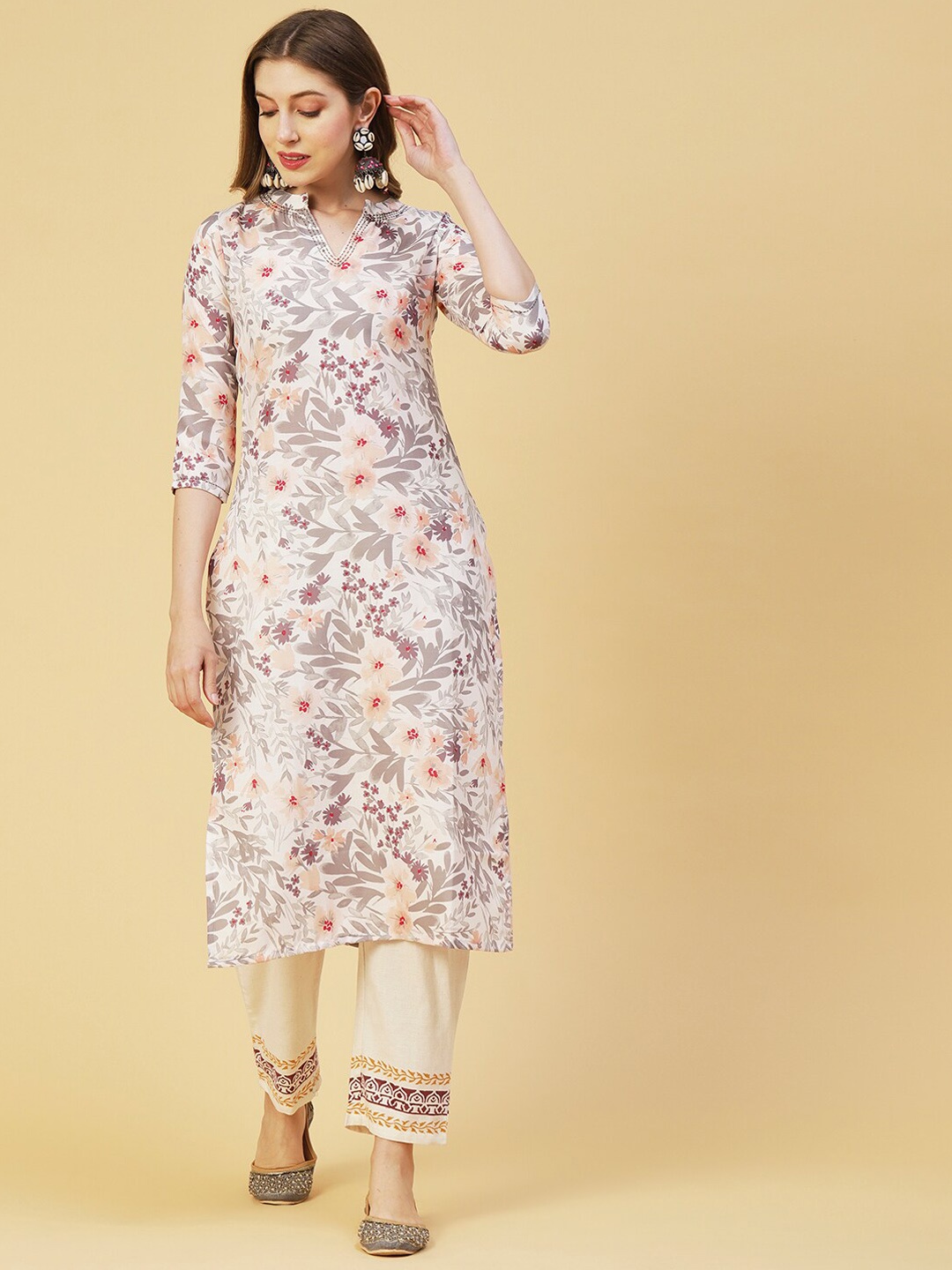 

FASHOR Off White & Grey Floral Printed Sequinned Mandarin Collar Kurta