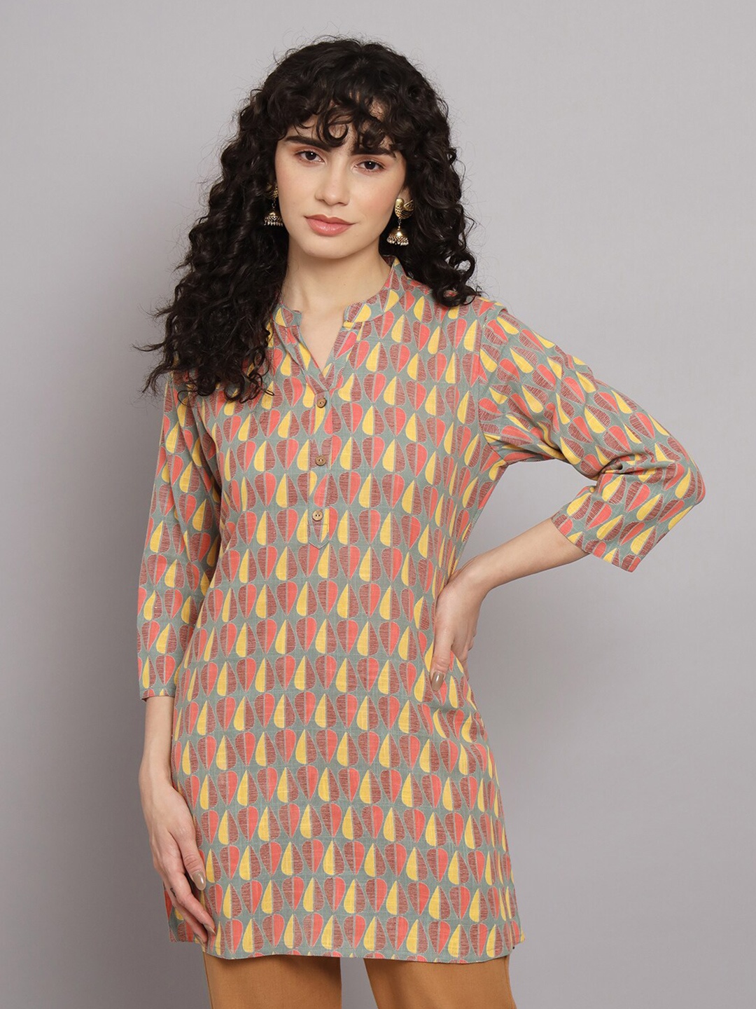

Silai Bunai Grey & Yellow Geometric Printed Mandarin Collar Kurti