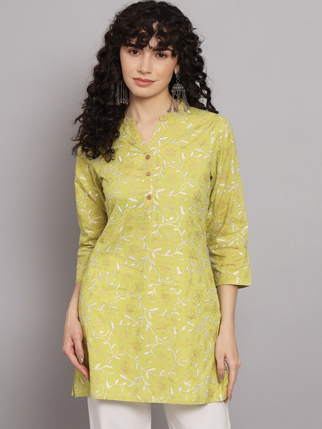 

Silai Bunai Green Mandarin Collar Floral Printed Kurti