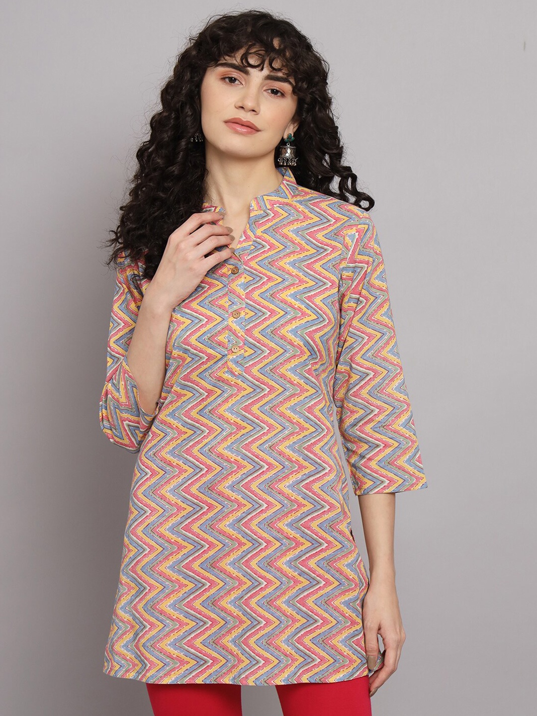 

Silai Bunai Grey & Yellow Chevron Printed Mandarin Collar Kurti