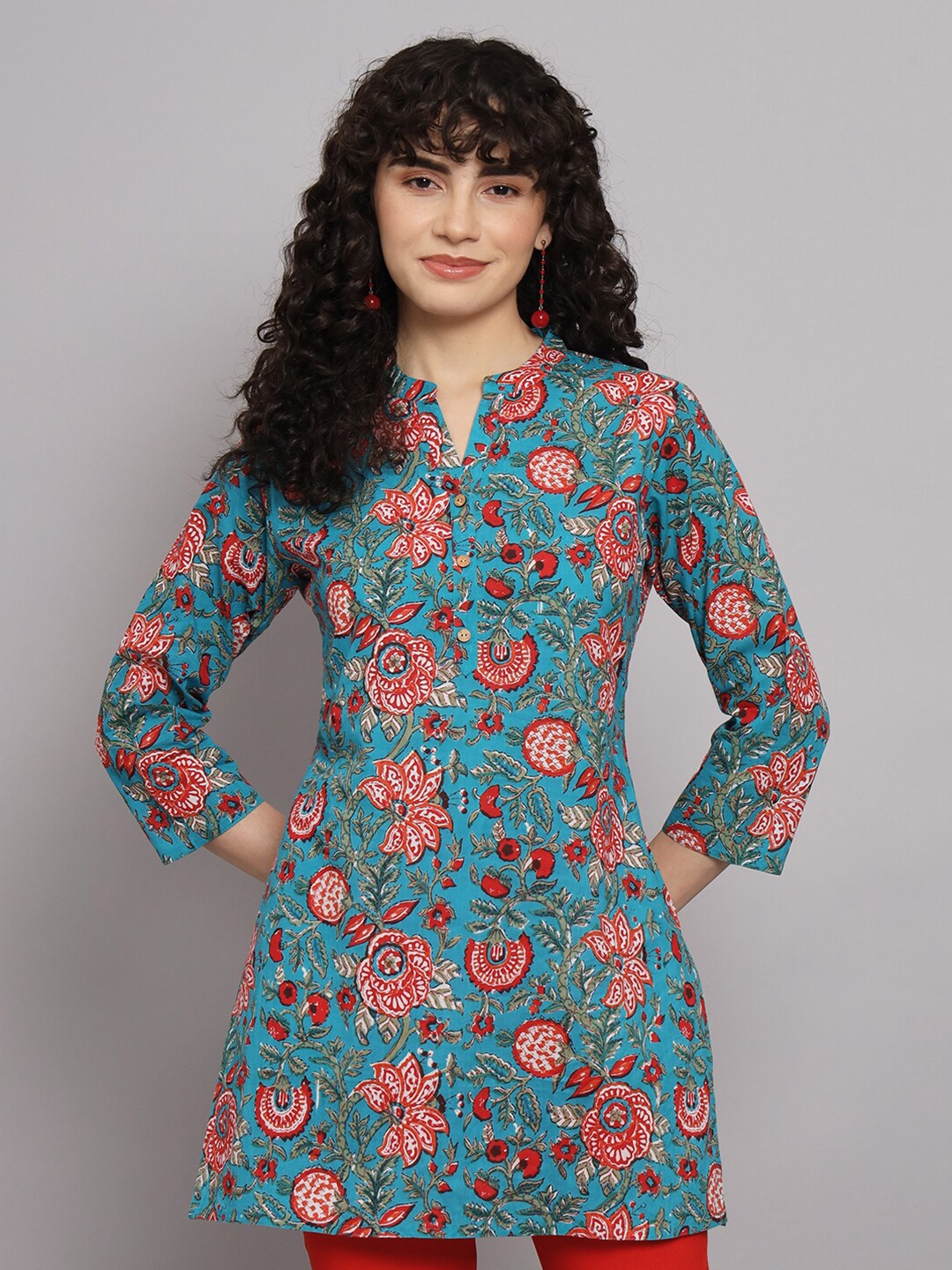 

Silai Bunai Blue Floral Printed Kurti