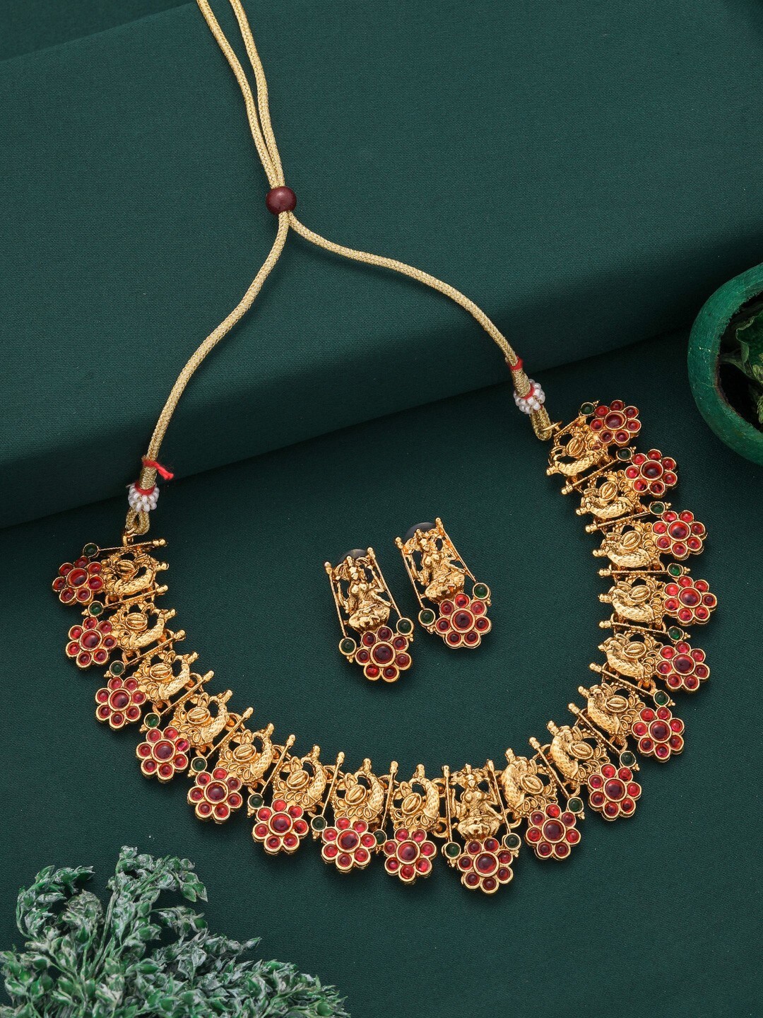 

Vita Bella Gold-Plated Stone Studded Jewellery Set