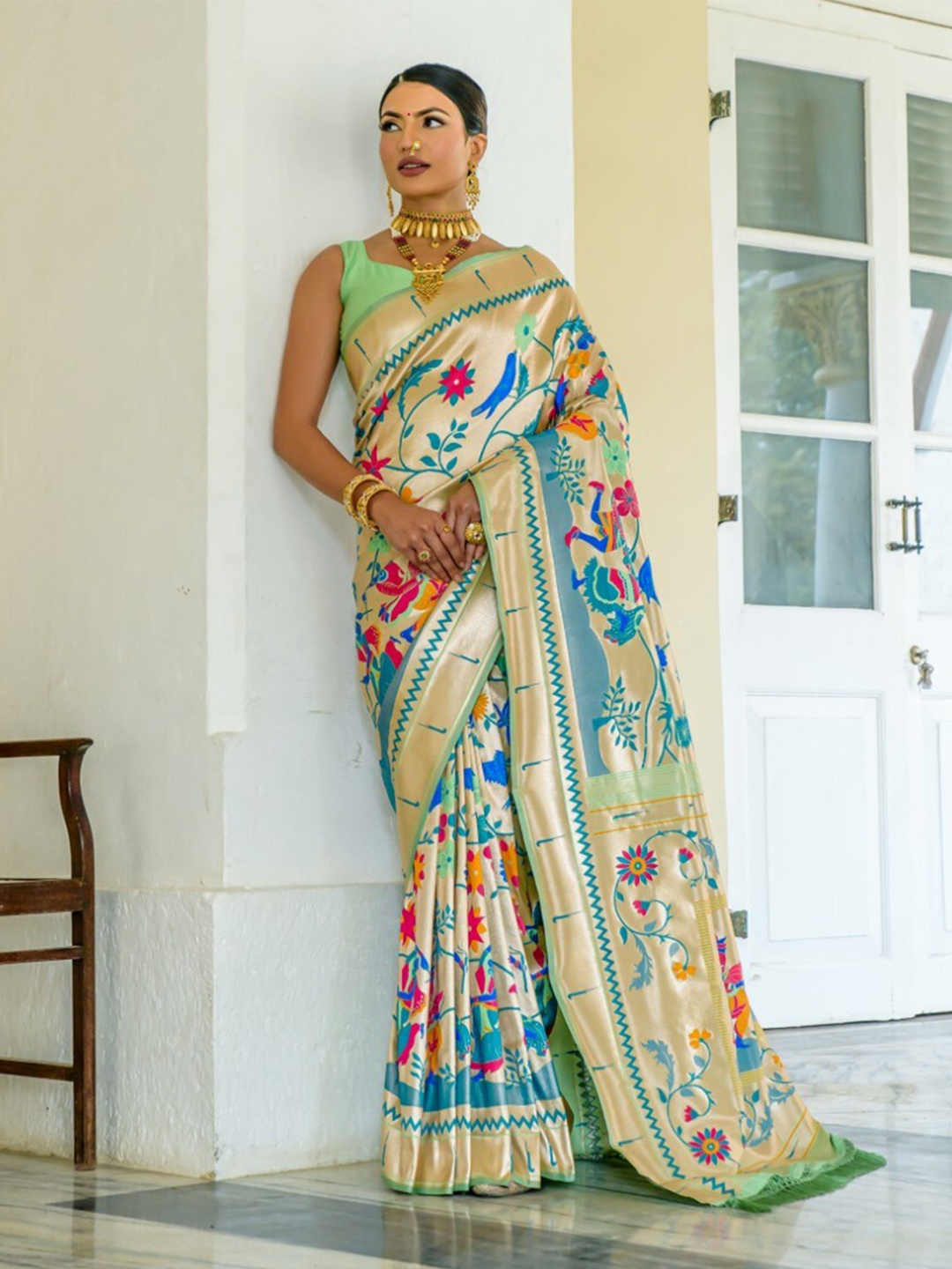 

VISHNU WEAVES Floral Printed Zari Paithani Saree, Lime green