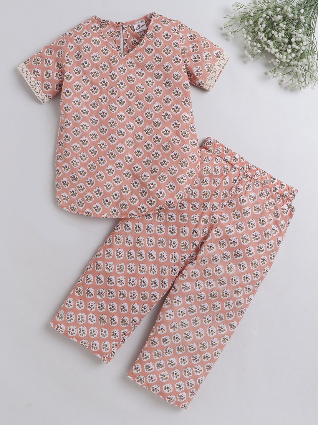 

The Magic Wand Girls Ethnic Motifs Printed Pure Cotton Night Suit, Peach