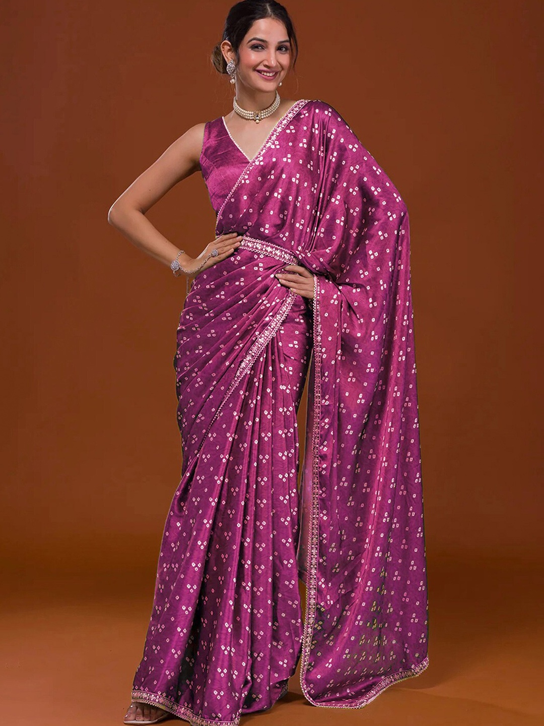 

Satrani Pink & White Bandhani Printed Belted Bandhani Saree