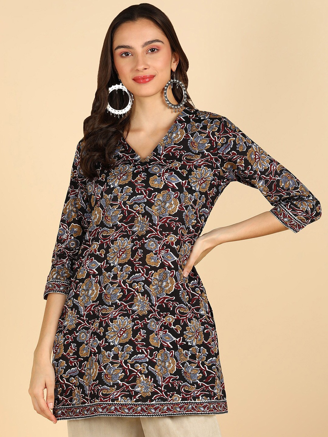 

ZNX Clothing Floral Printed V-Neck Pure Cotton Kurti, Black