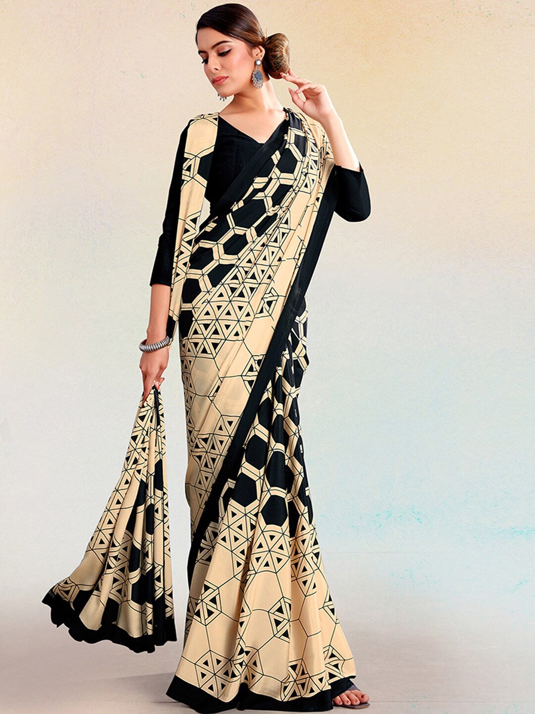 

Satrani Beige & Black Geometric Printed Saree