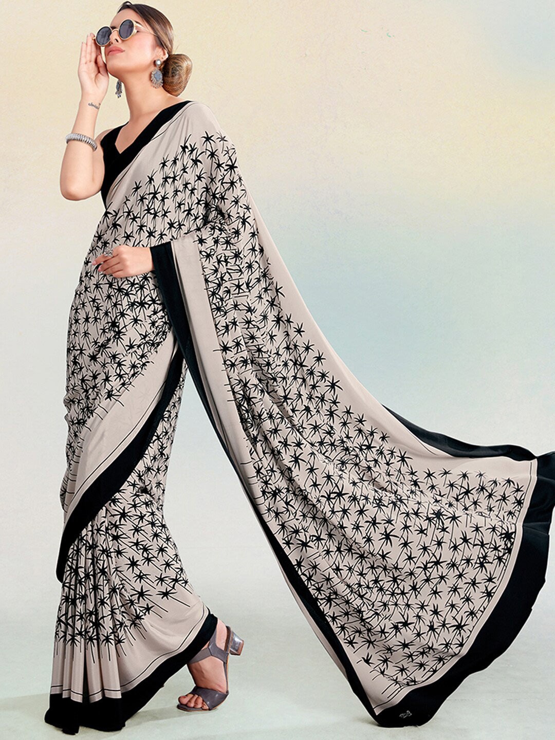 

Satrani Beige & Black Floral Printed Saree