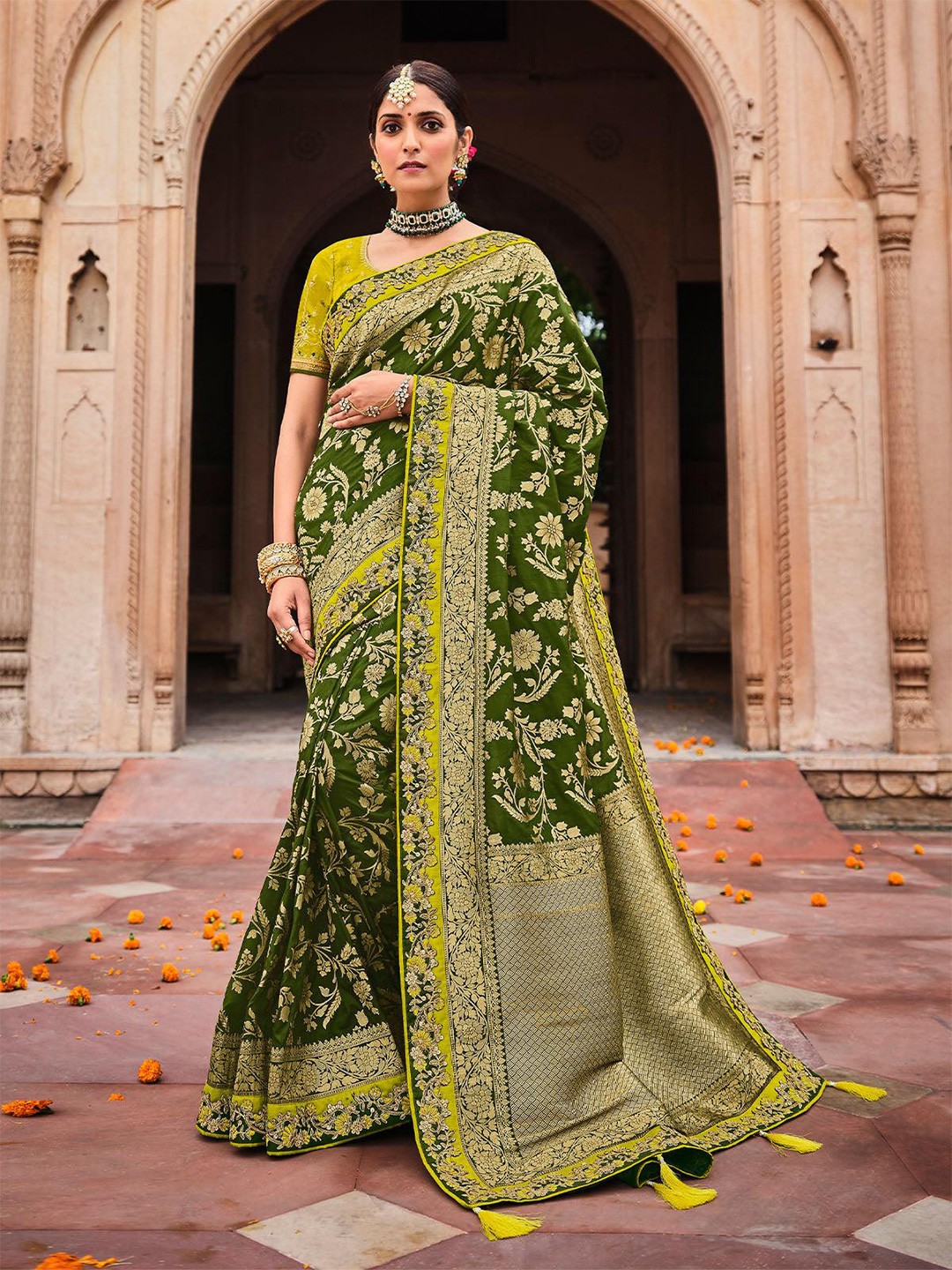 

ODETTE Floral Woven Design Embroidered Silk Blend Saree, Green