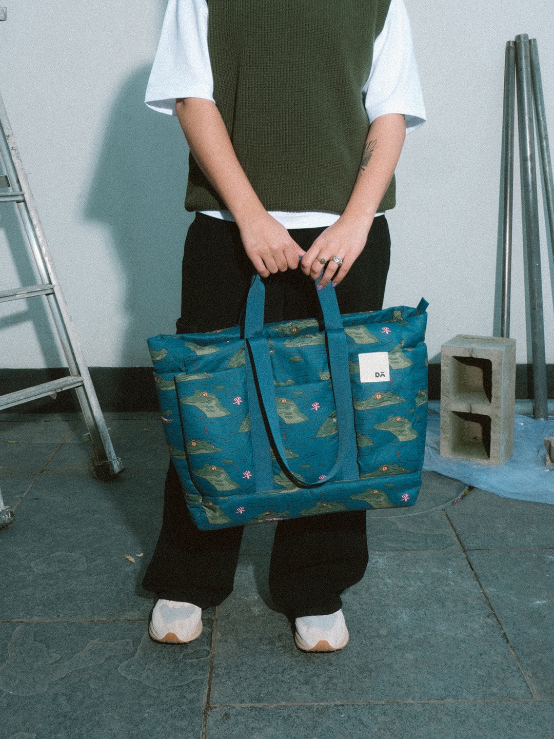 

DailyObjects Printed Structured Tote Bag With Quilted, Blue