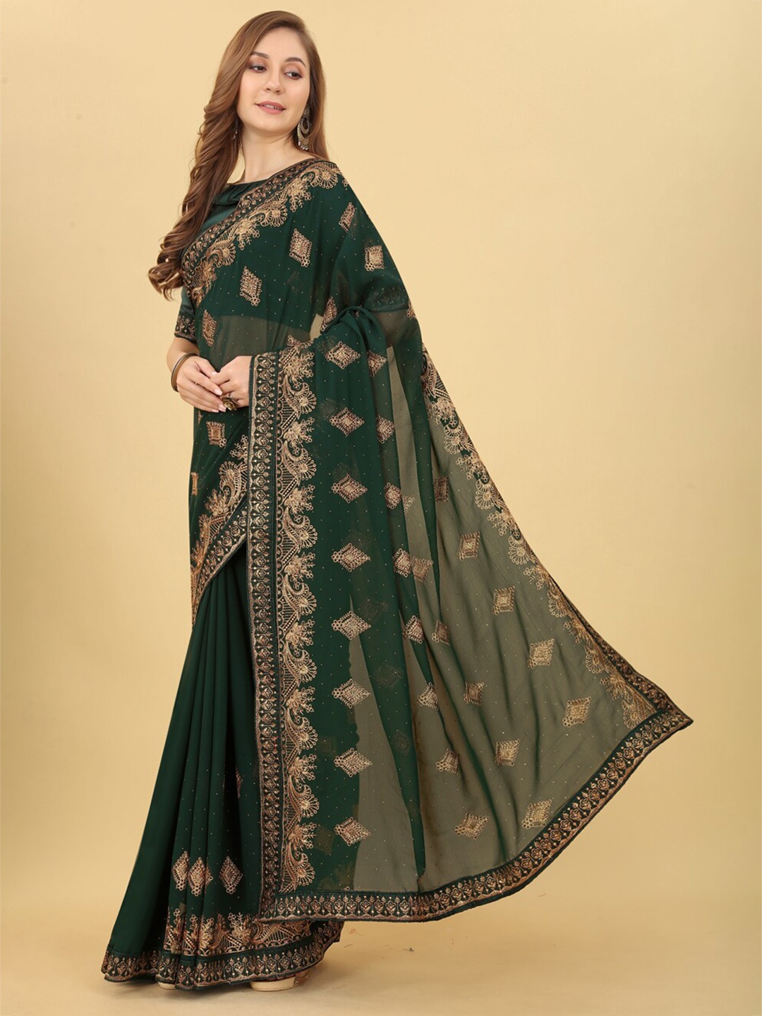 

VILLAGIUS Floral Embroidered Pure Georgette Saree, Green