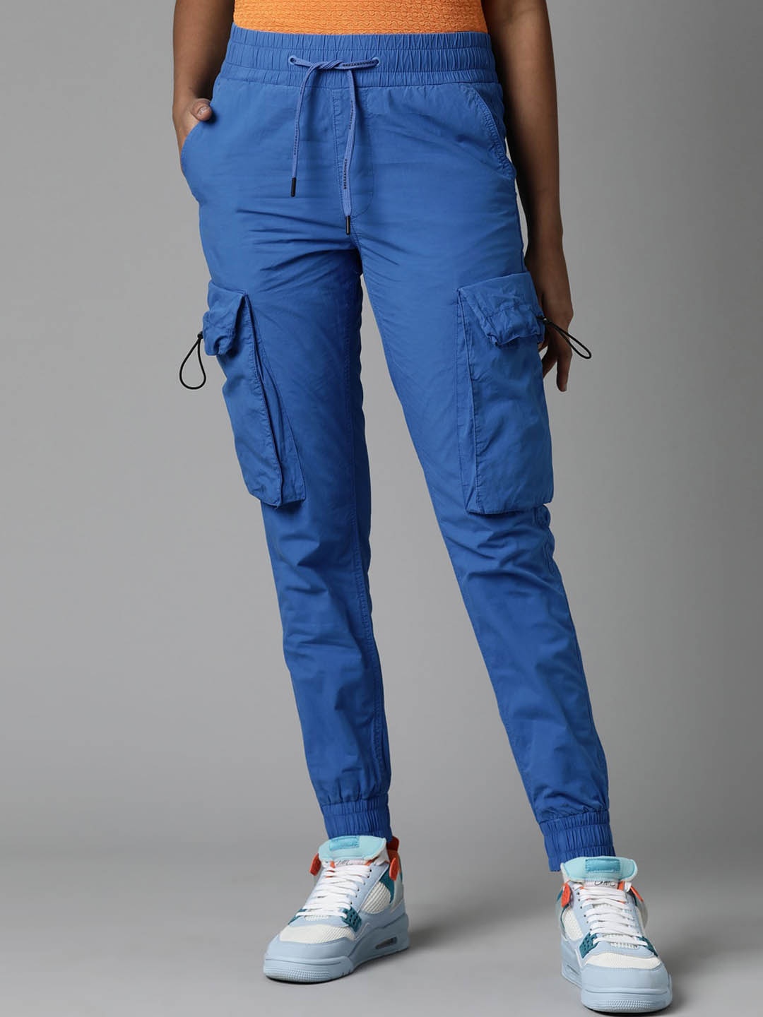 

Breakbounce Women Blue Relaxed Mid Rise Plain Knitted Cotton Slim Fit Joggers