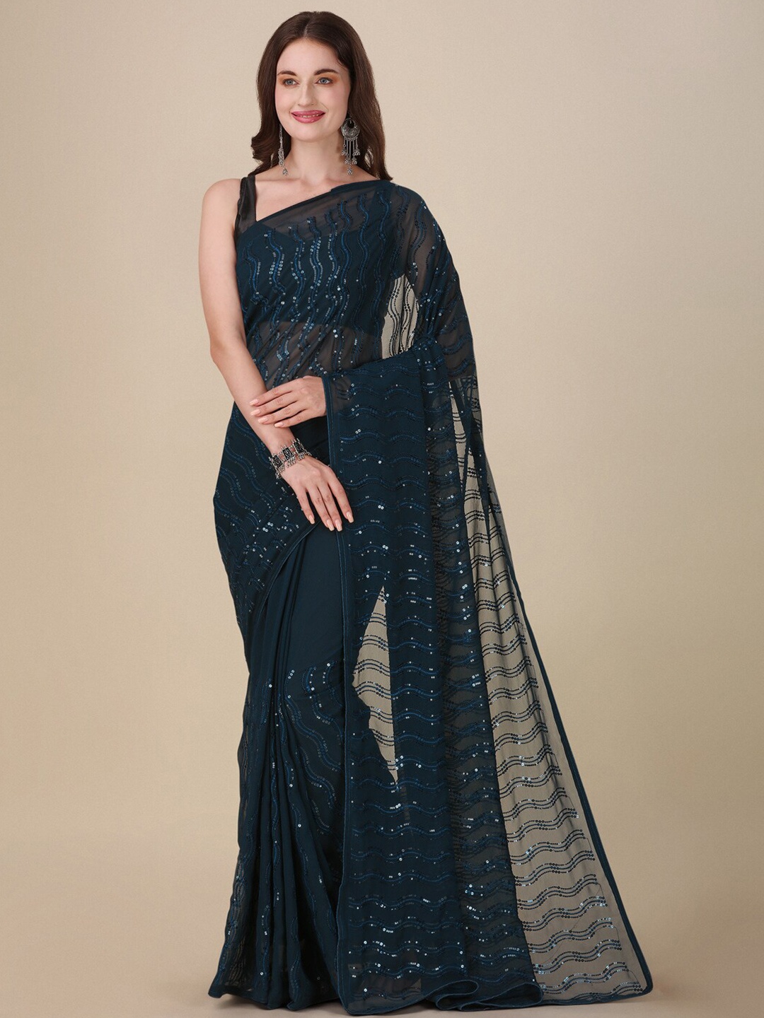 

VILLAGIUS Embellished sequinned Saree, Teal