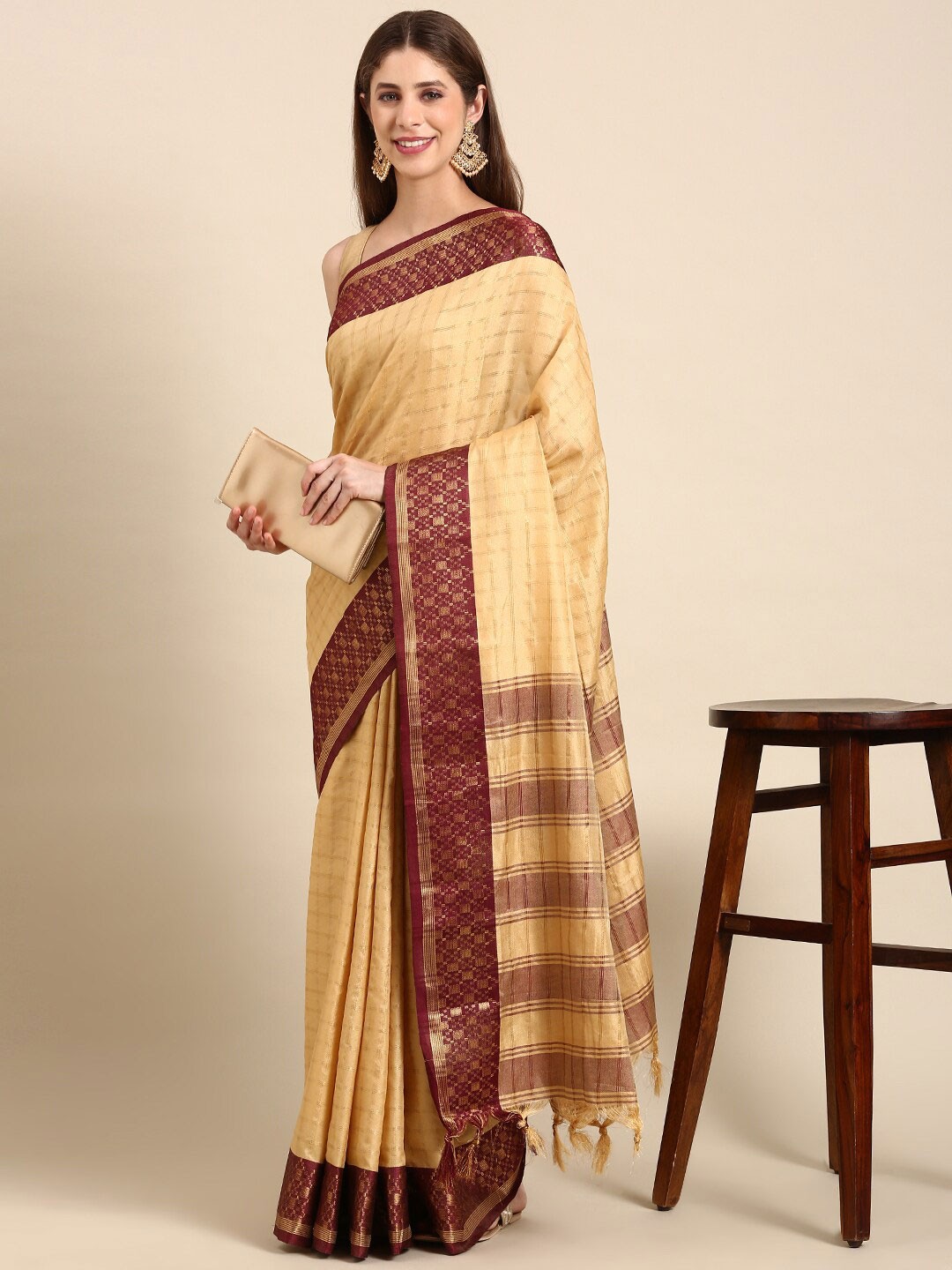 

Anouk Checked Zari Silk Blend Kanjeevaram Saree With Blouse Piece, Cream