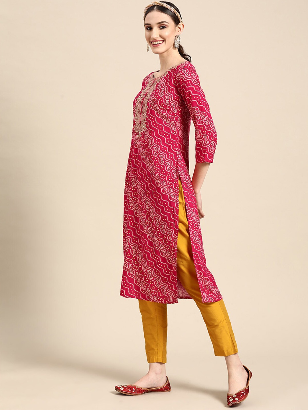 

ODETTE Bandhani Printed Gotta Patti Straight Kurta, Pink