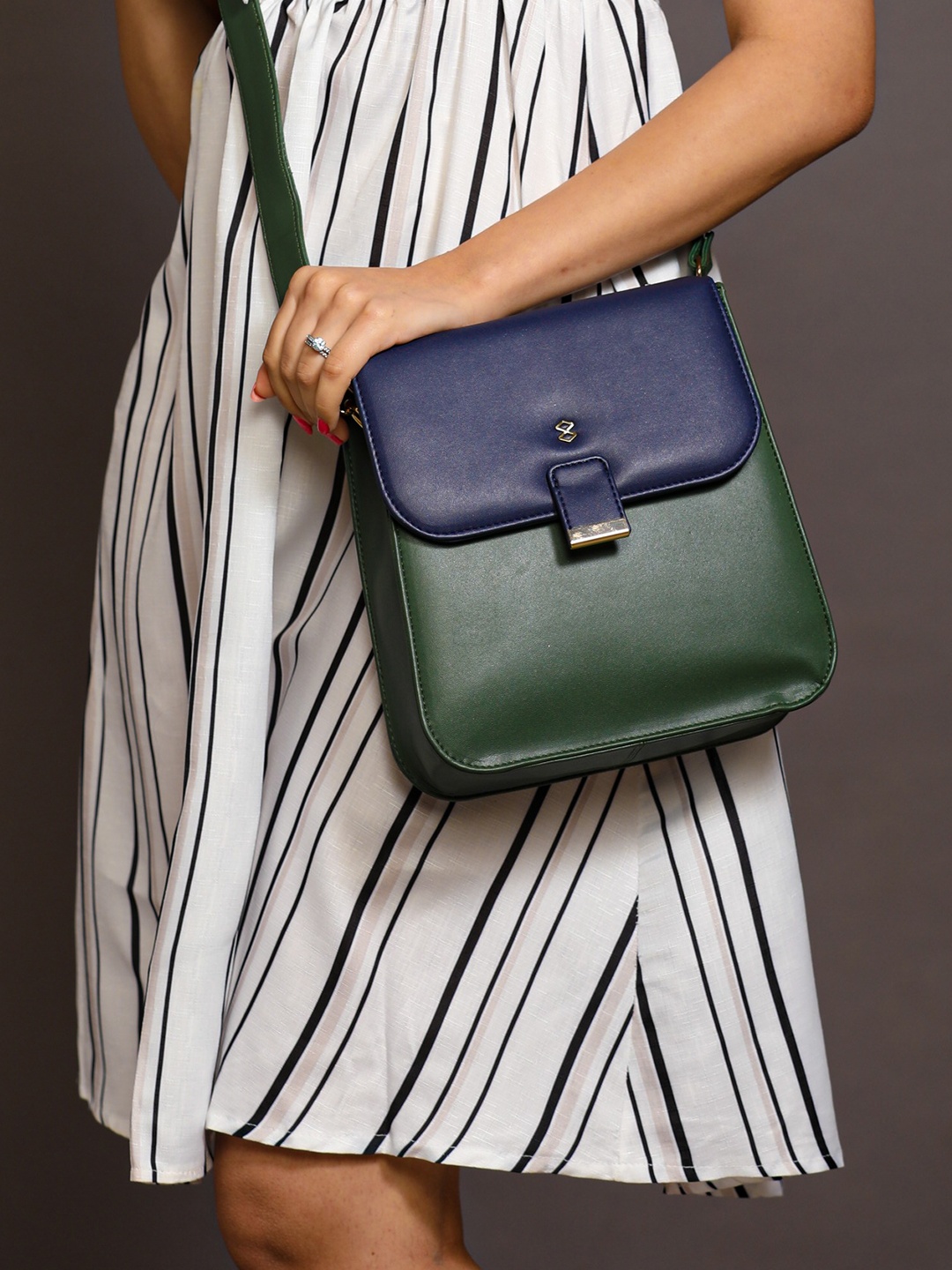 

HORRA Colourblocked Structured Sling Bag, Navy blue