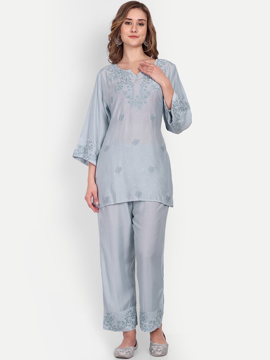 

NH KAPDEWALA Floral Embroidered Regular Kurta With Palazzos, Blue