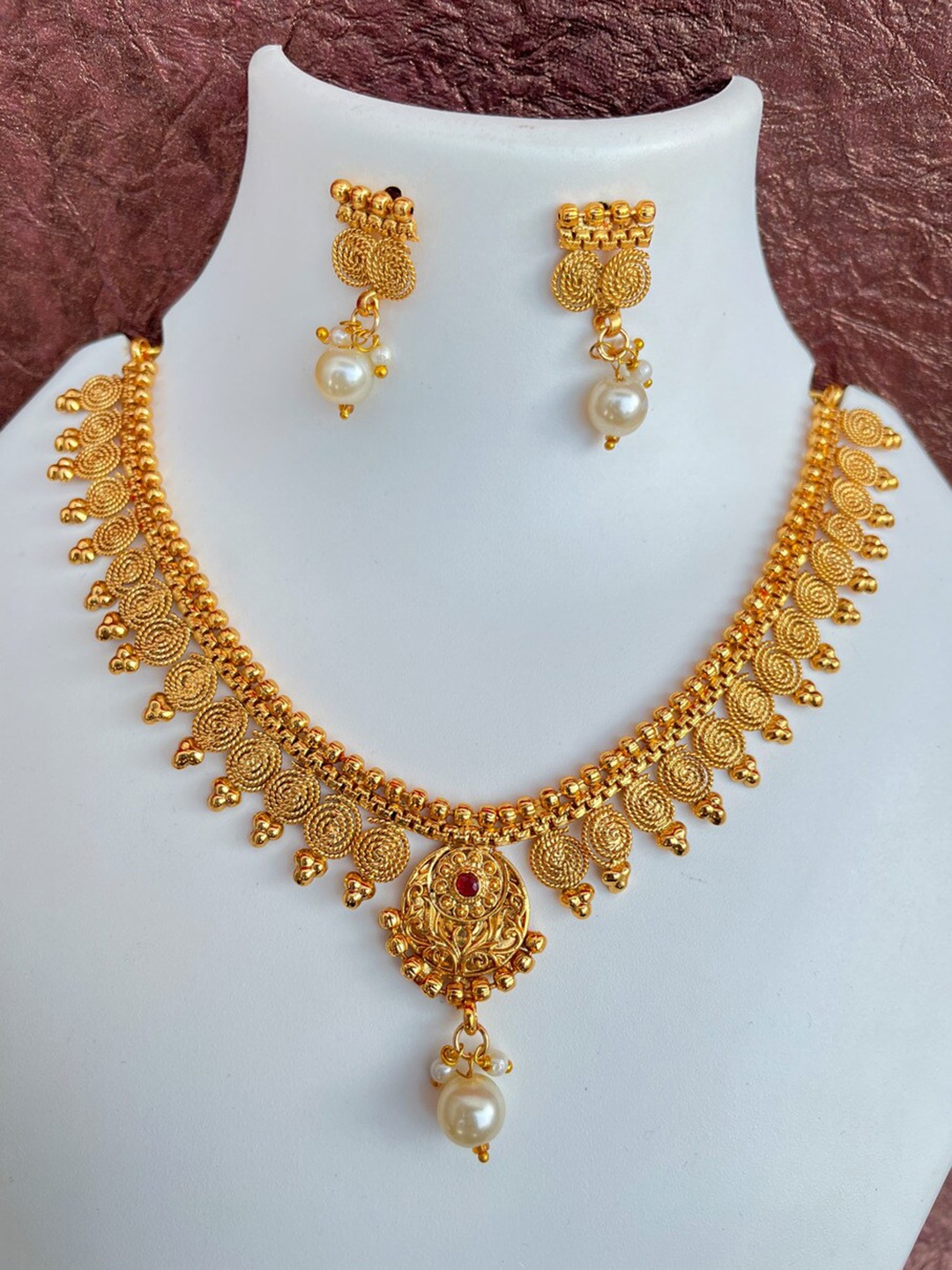 

ROFARWORD Gold-Plated Stone-Studded & Beaded Jewellery Set