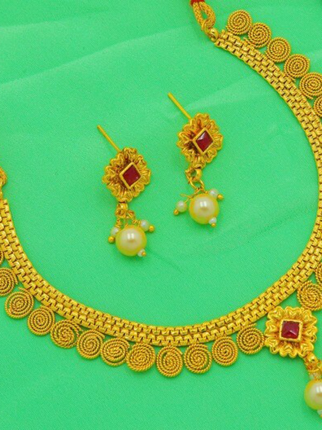 

ROFARWORD Gold-Plated Stone-Studded & Beaded Jewellery Set