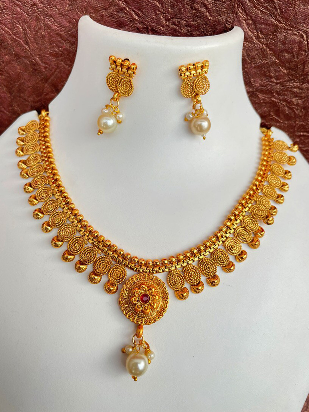 

ROFARWORD Gold-Plated Stone-Studded & Beaded Jewellery Set