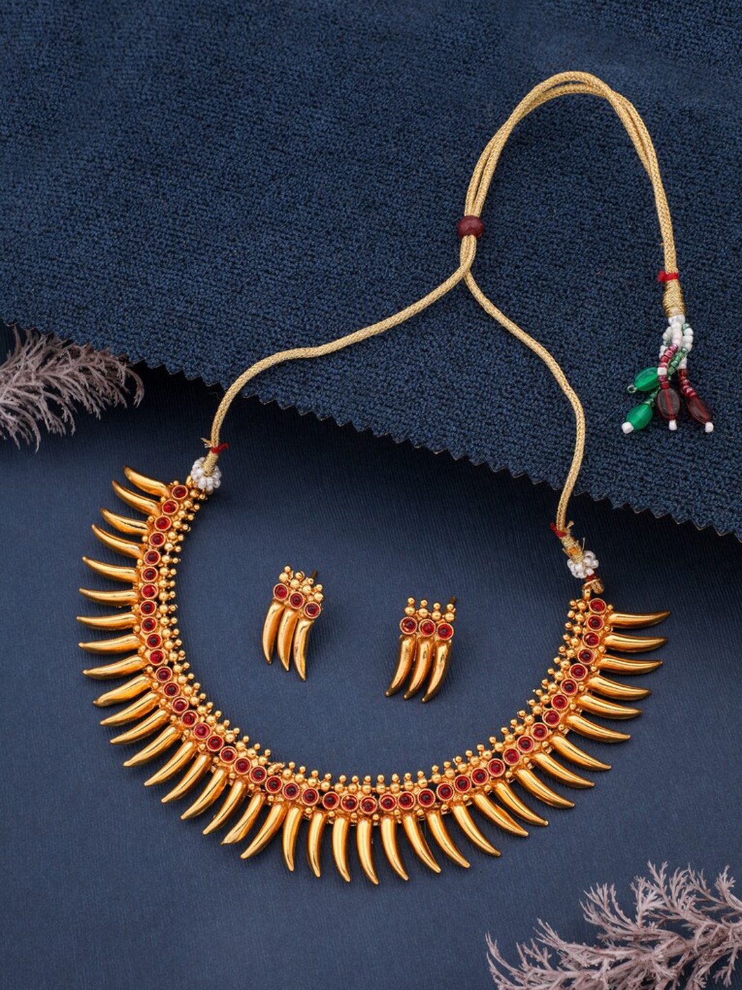 

ROFARWORD Gold-Plated Artificial Stones-Studded & Beaded Jewellery Set