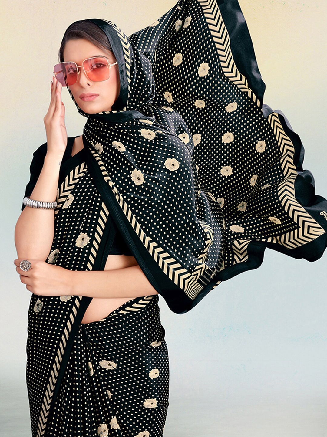 

Satrani Black & Yellow Floral Printed Saree