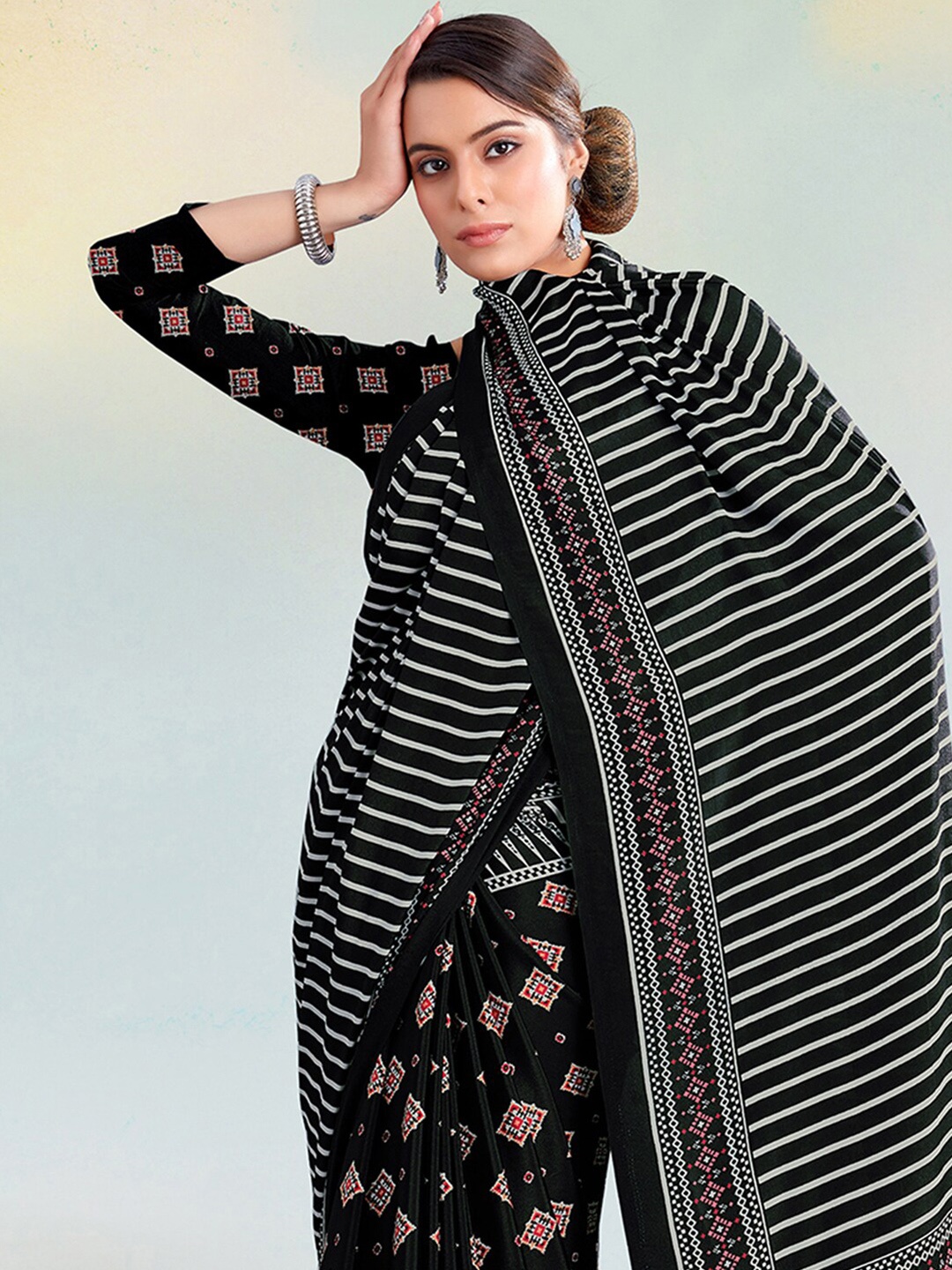 

Satrani Black & White Ethnic Motifs Printed Saree