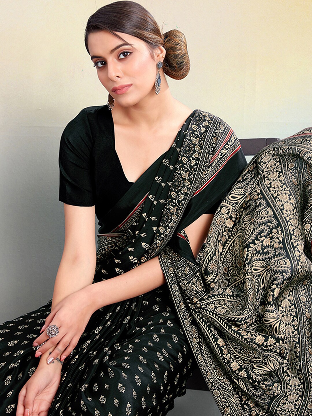 

Satrani Black & Cream-Coloured Floral Printed Saree