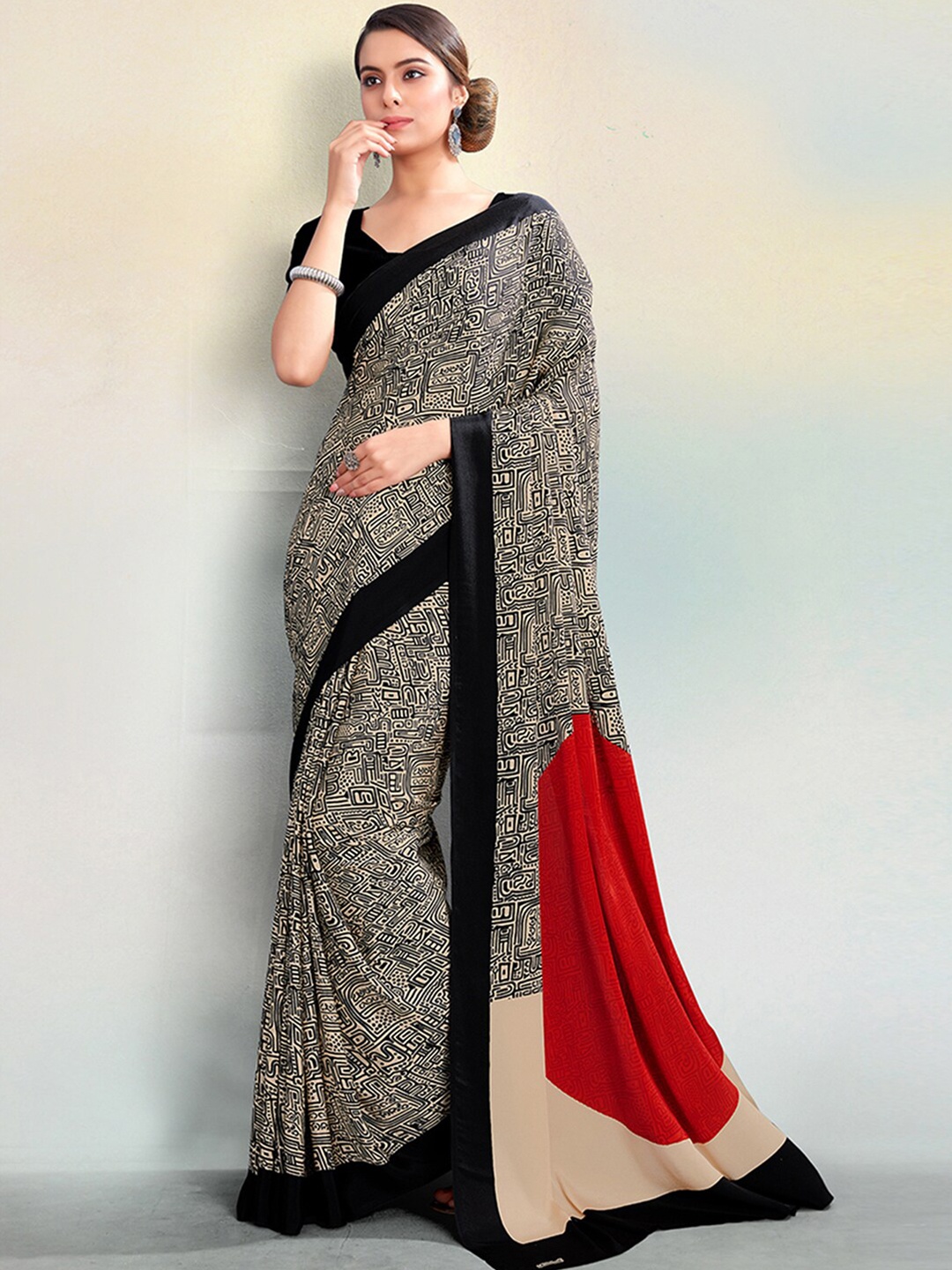 

Satrani Black & Cream-Coloured Abstract Printed Saree