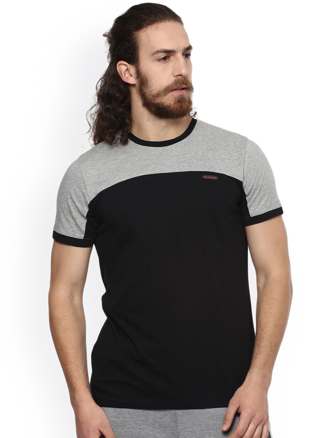 

Leo Sansini Men Black Solid Round Neck T-shirt