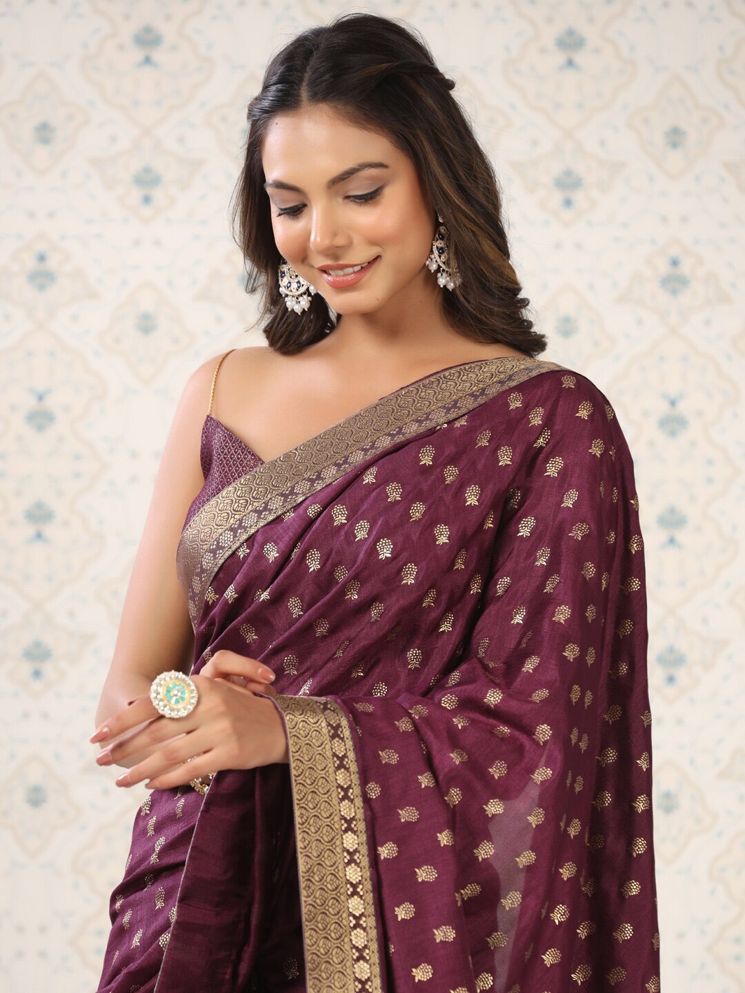 

Ode by House of Pataudi Purple & Gold-Toned Ethnic Printed Zari Banarasi Saree
