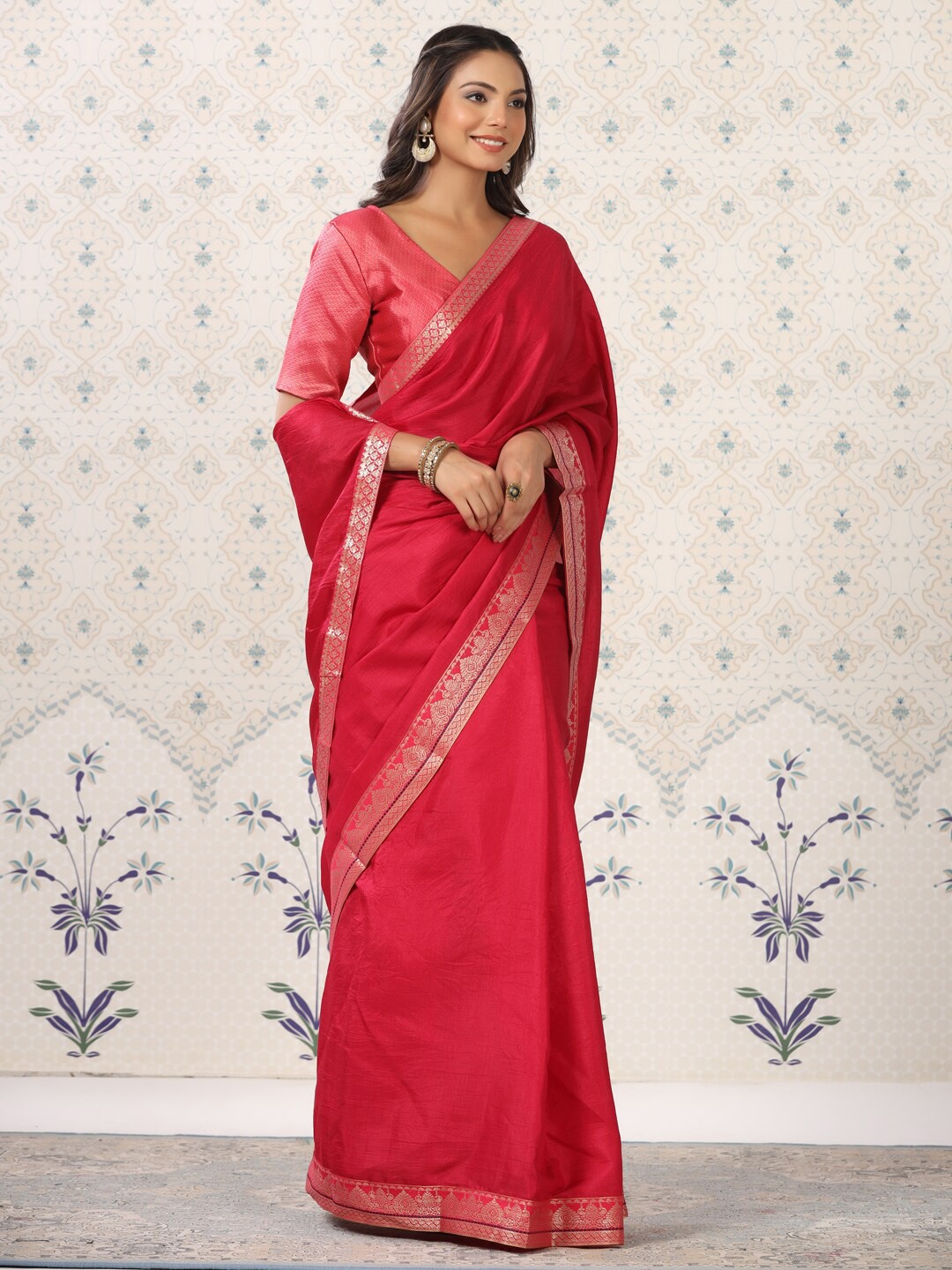 

Ode by House of Pataudi Red & Gold-Toned Zari Poly Silk Saree