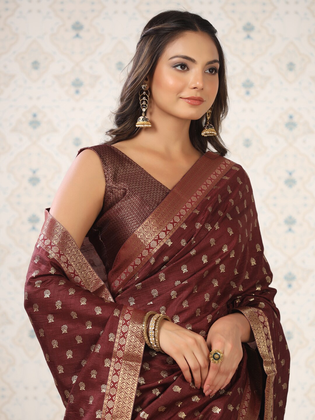 

Ode by House of Pataudi Brown & Gold-Toned Ethnic Printed Zari Banarasi Saree