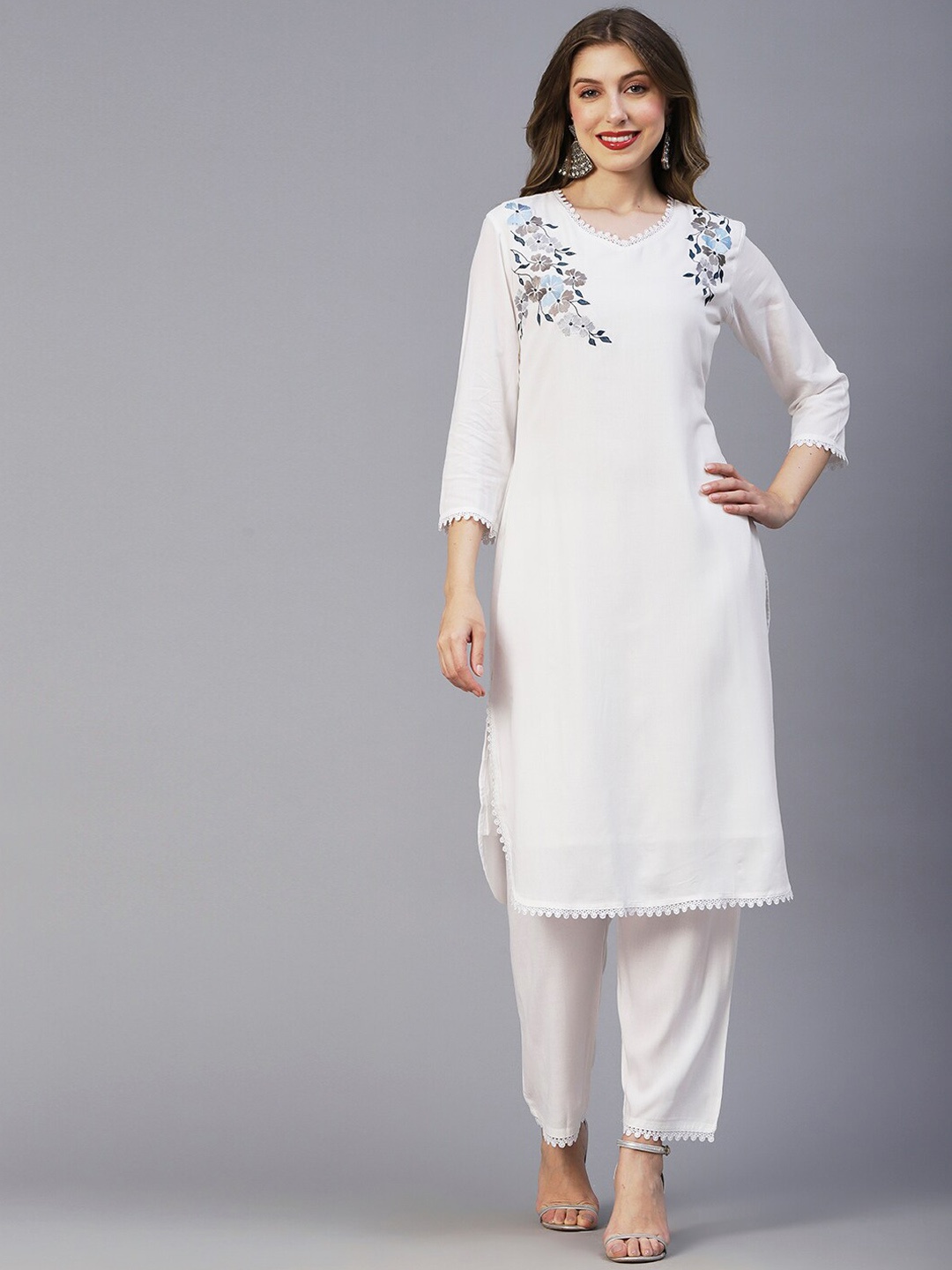 

FASHOR White Ethnic Motifs Embroidered Kurta with Trousers