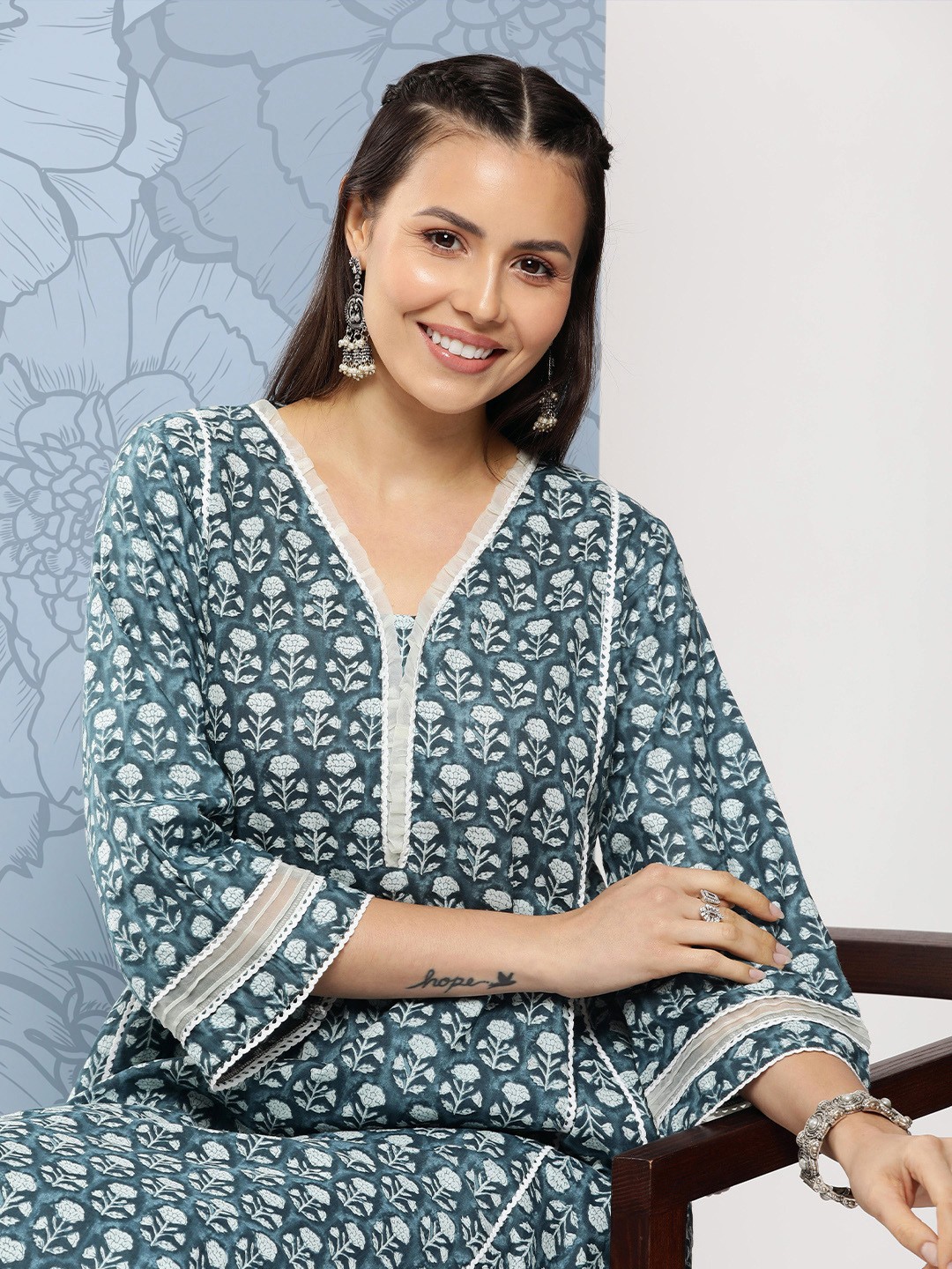 

Bhama Couture Floral Printed Panelled Kurta with Palazzos, Blue