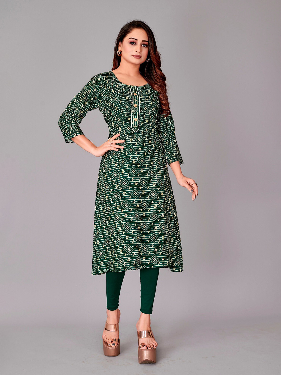 

APNISHA Ethnic Motifs Foil Printed Straight Kurta, Green