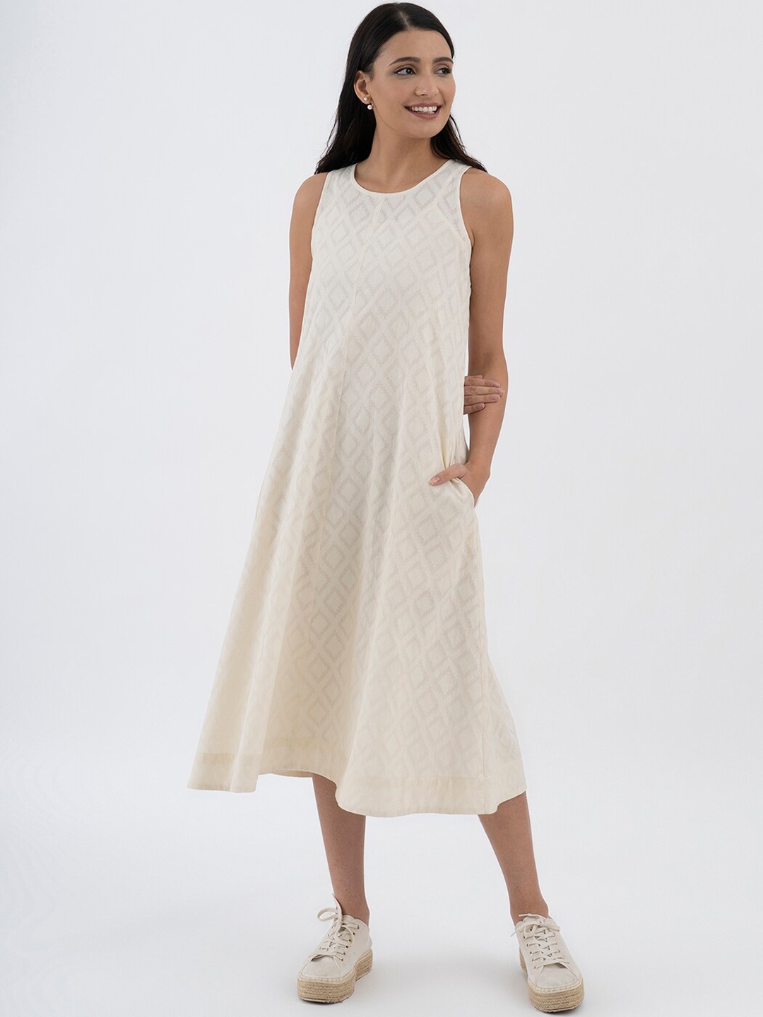 

Pink Fort Women White Empire Pure Cotton Kurta with Trousers