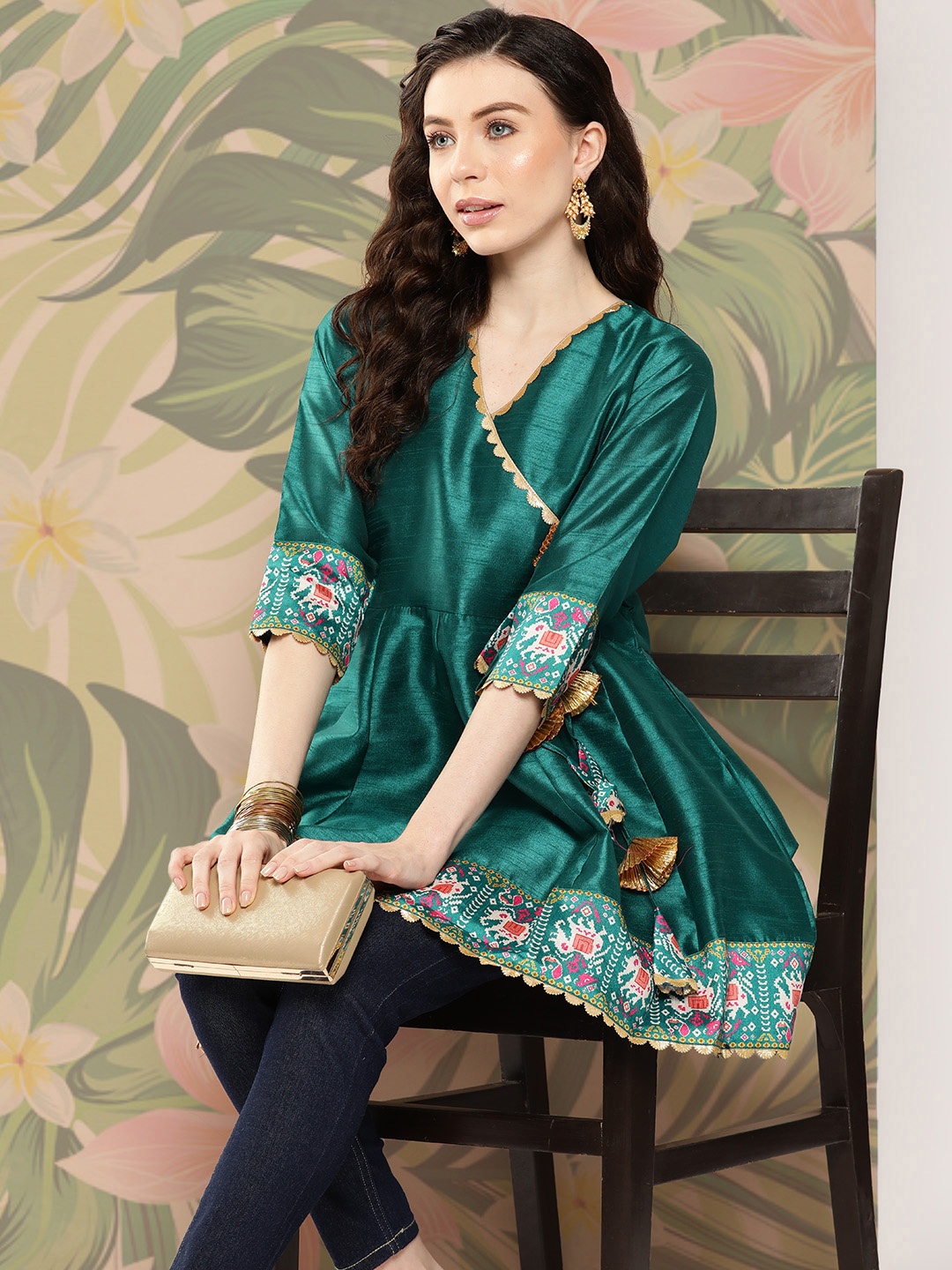 

Ahalyaa Solid Lace Detail Ethnic Tunic, Green