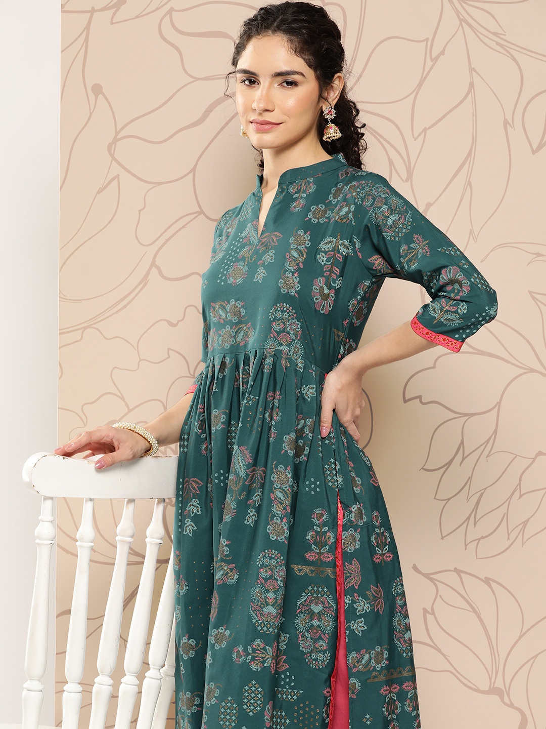 

Ahalyaa Women Floral Printed Floral Crepe Kurta, Green