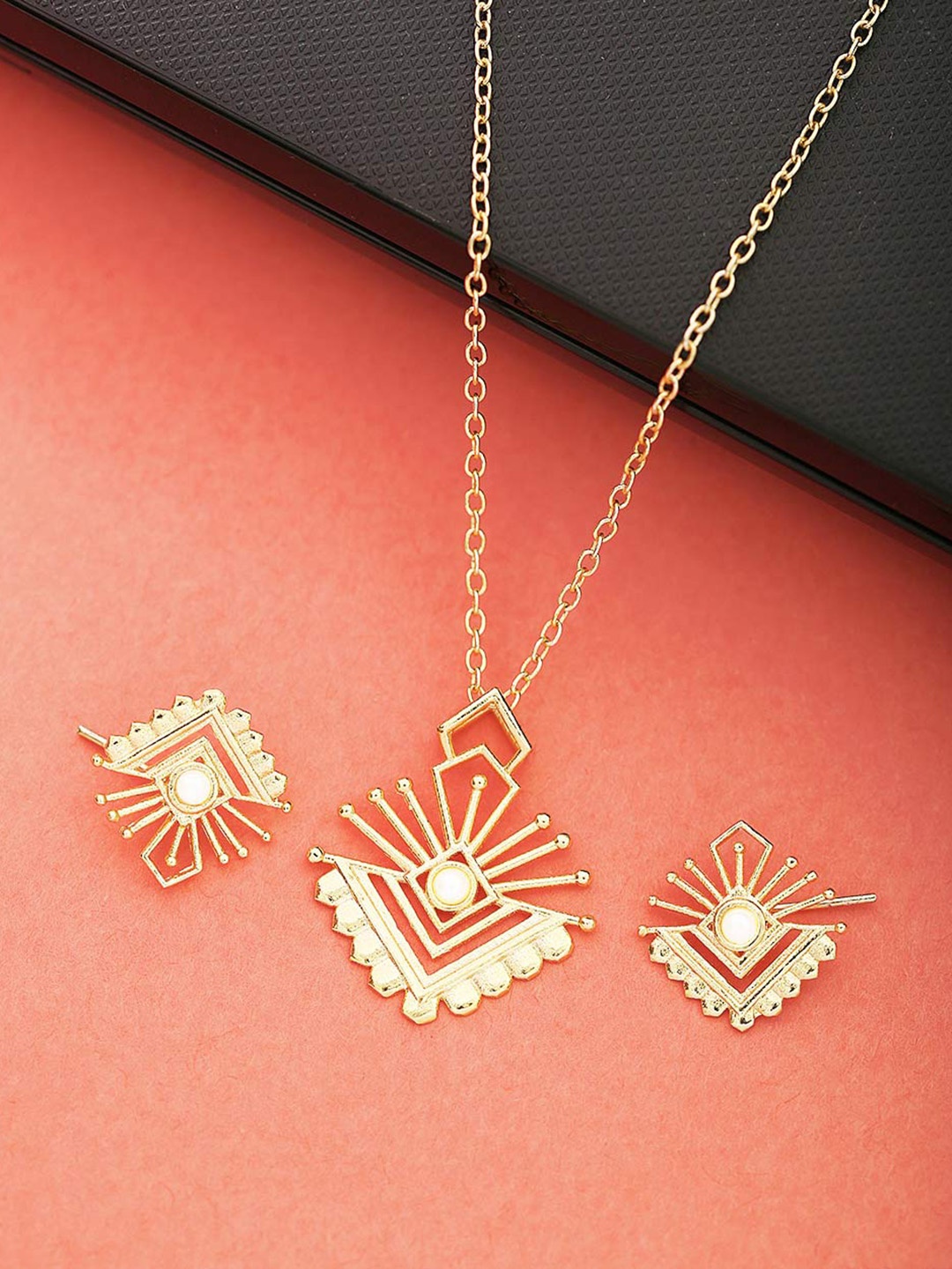 

Voylla Women Gold toned Stone Studded Stylish Pendant Set