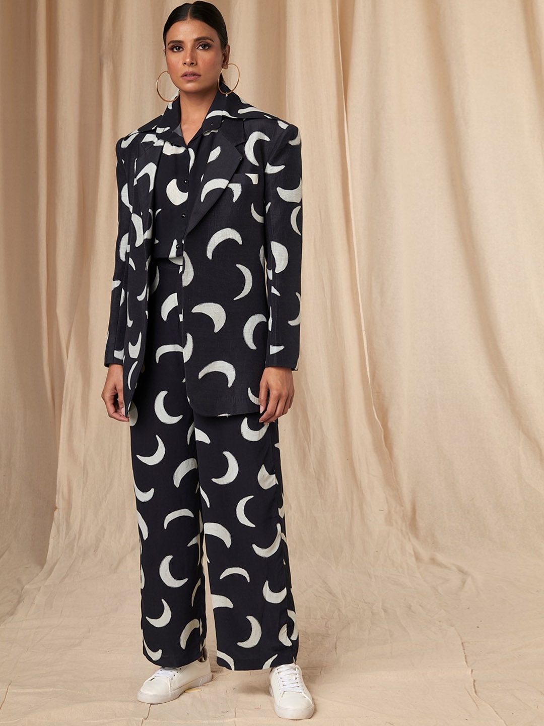 

Masaba Women Printed Comfort-Fit Single Breasted Linen Casual Blazer, Black