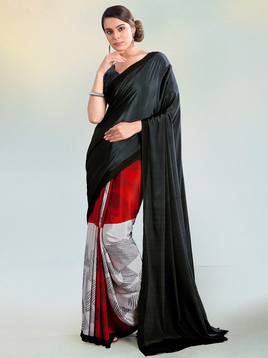 

Kasak Abstract Printed Pure Crepe Saree, Black