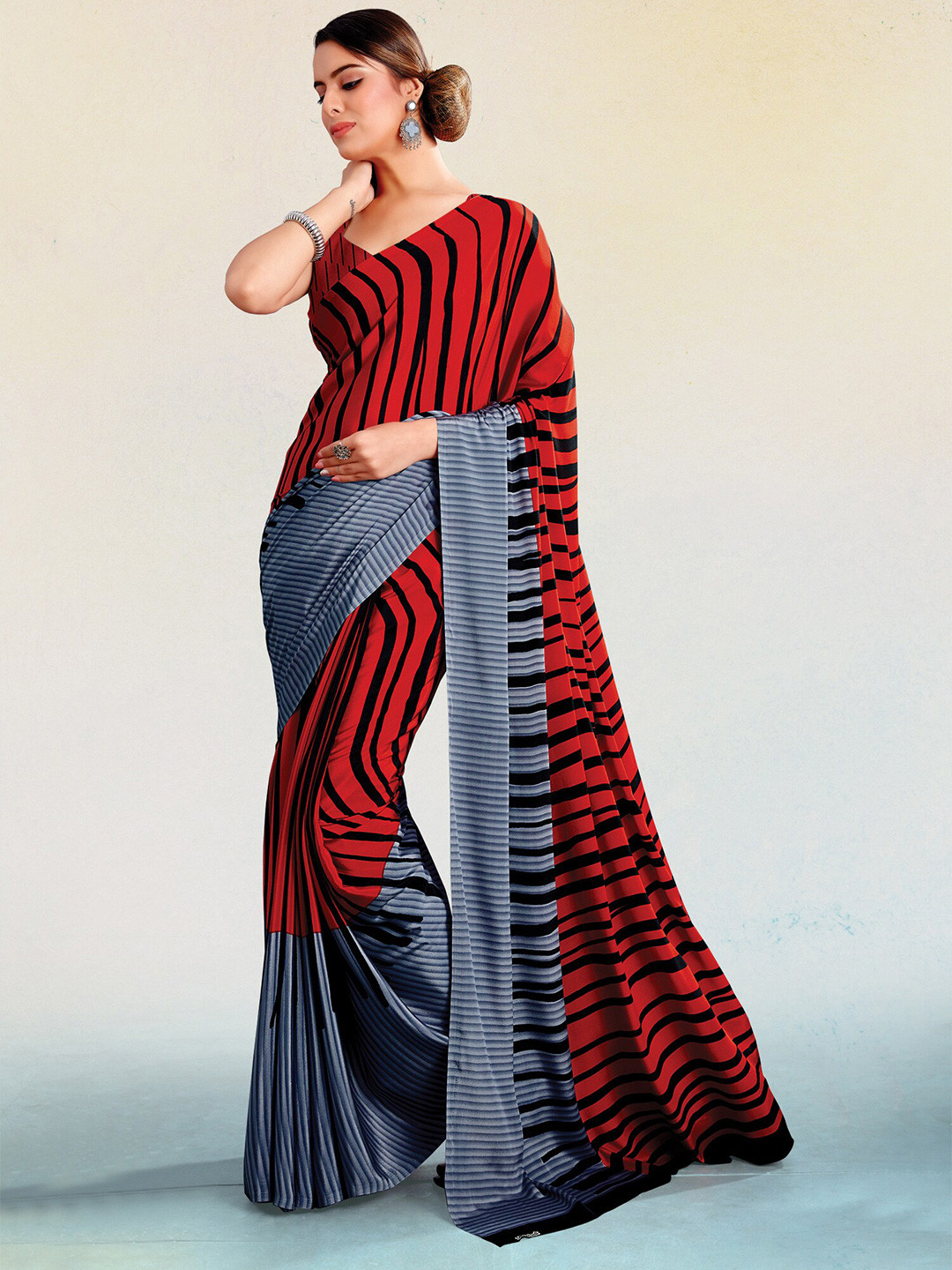 

Kasak Striped Pure Crepe Saree, Black