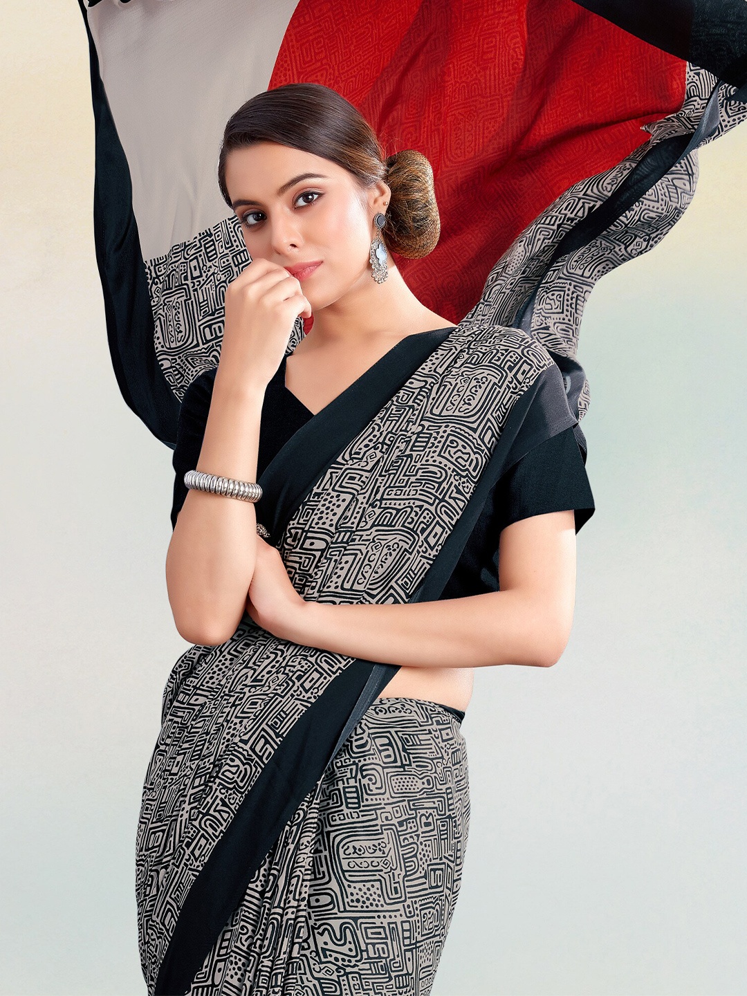 

Kasak Abstract Printed Pure Crepe Saree, Black