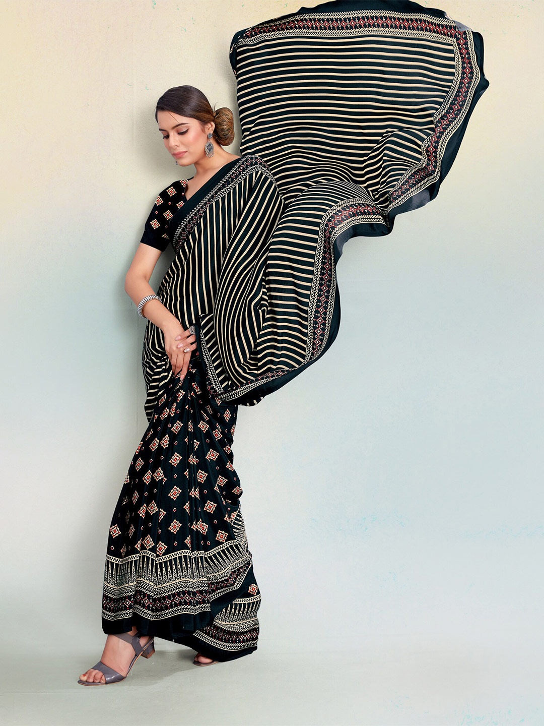 

Kasak Ethnic Printed Pure Crepe Saree, Black