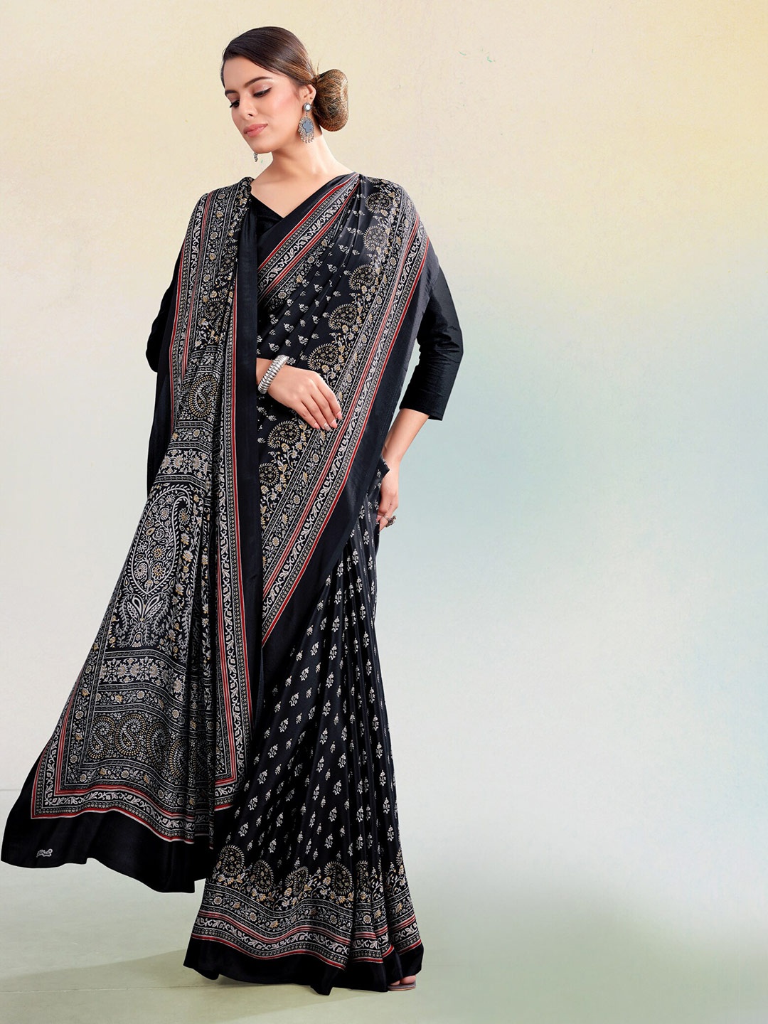 

Kasak Floral Printed Pure Crepe Saree, Black